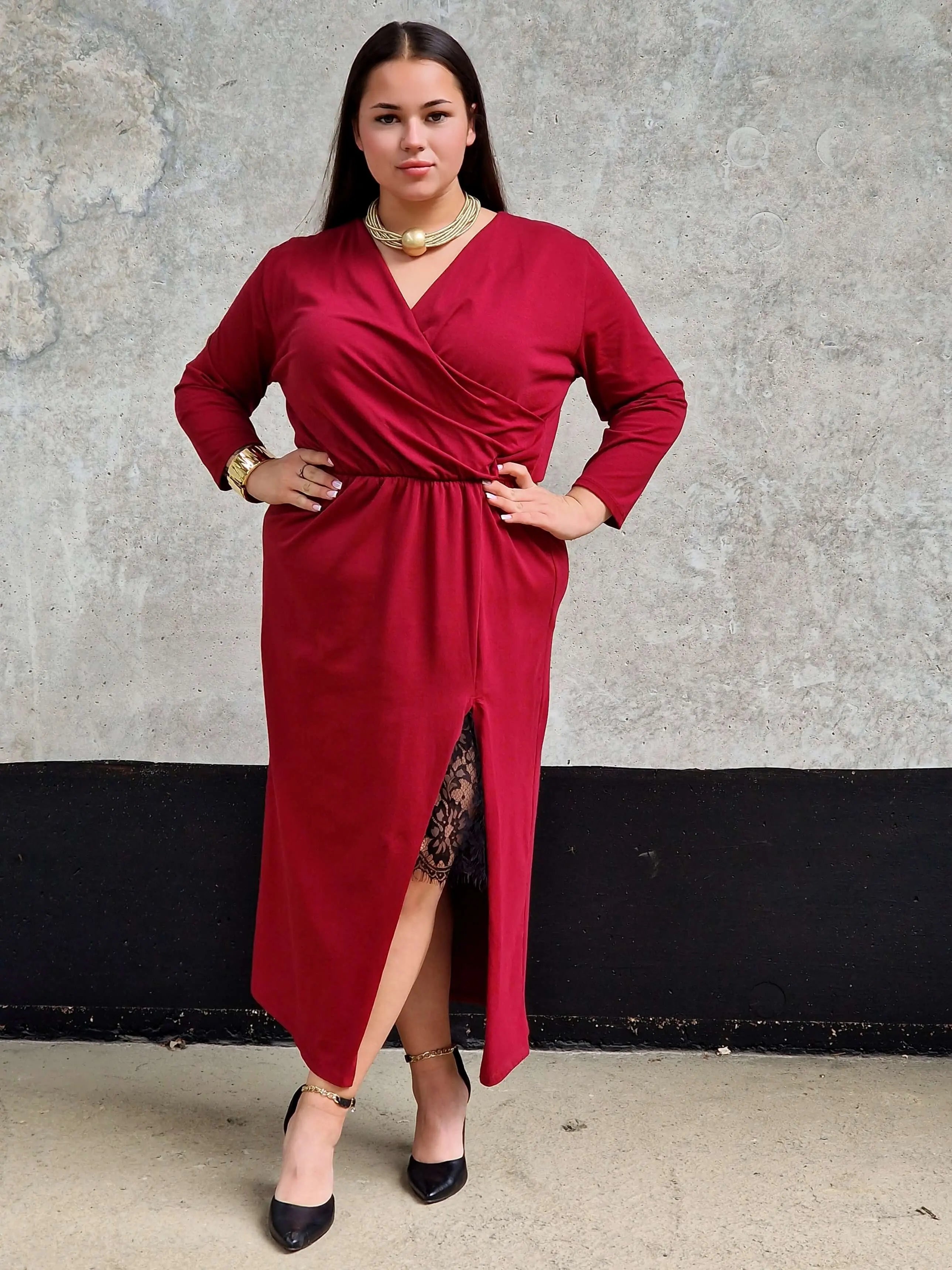 Sukienka kopertowa maxi z koronkową wstawką Stylowa XL