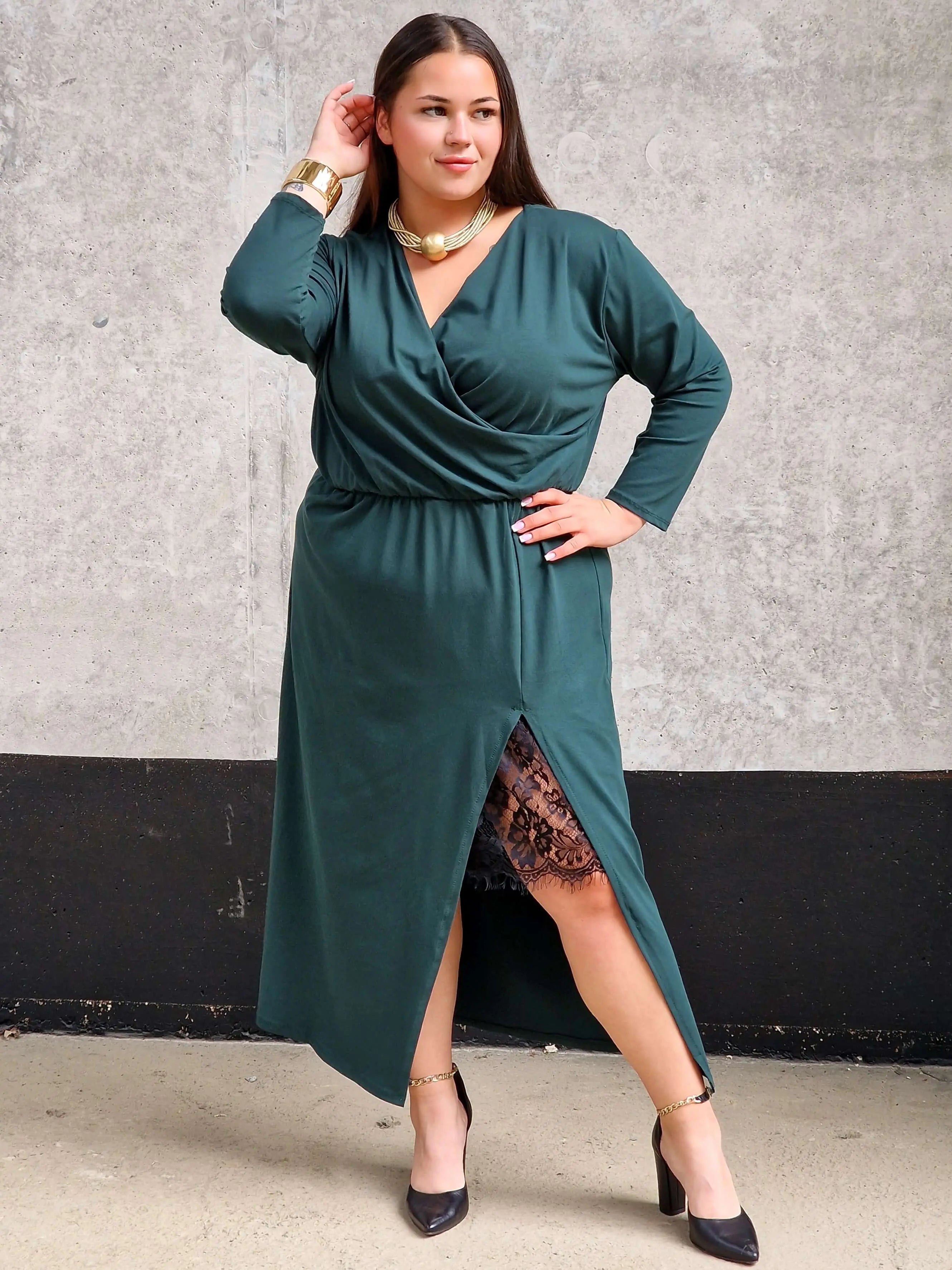 Sukienka kopertowa maxi z koronkową wstawką Stylowa XL