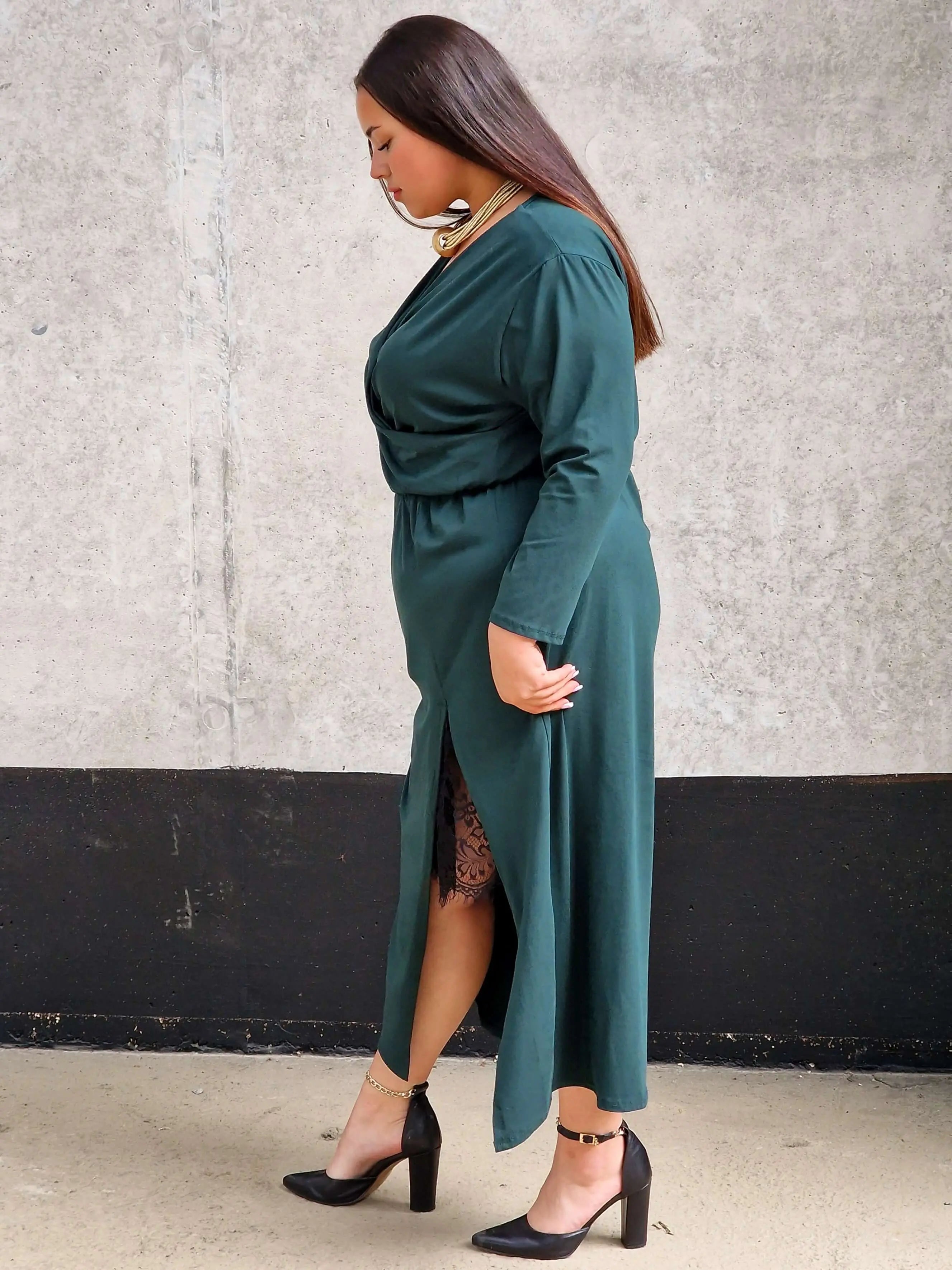 Sukienka kopertowa maxi z koronkową wstawką Stylowa XL