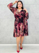 Sukienka kopertowa plus size z artystycznym printem – czarna i bordowa midi - Stylowa XL