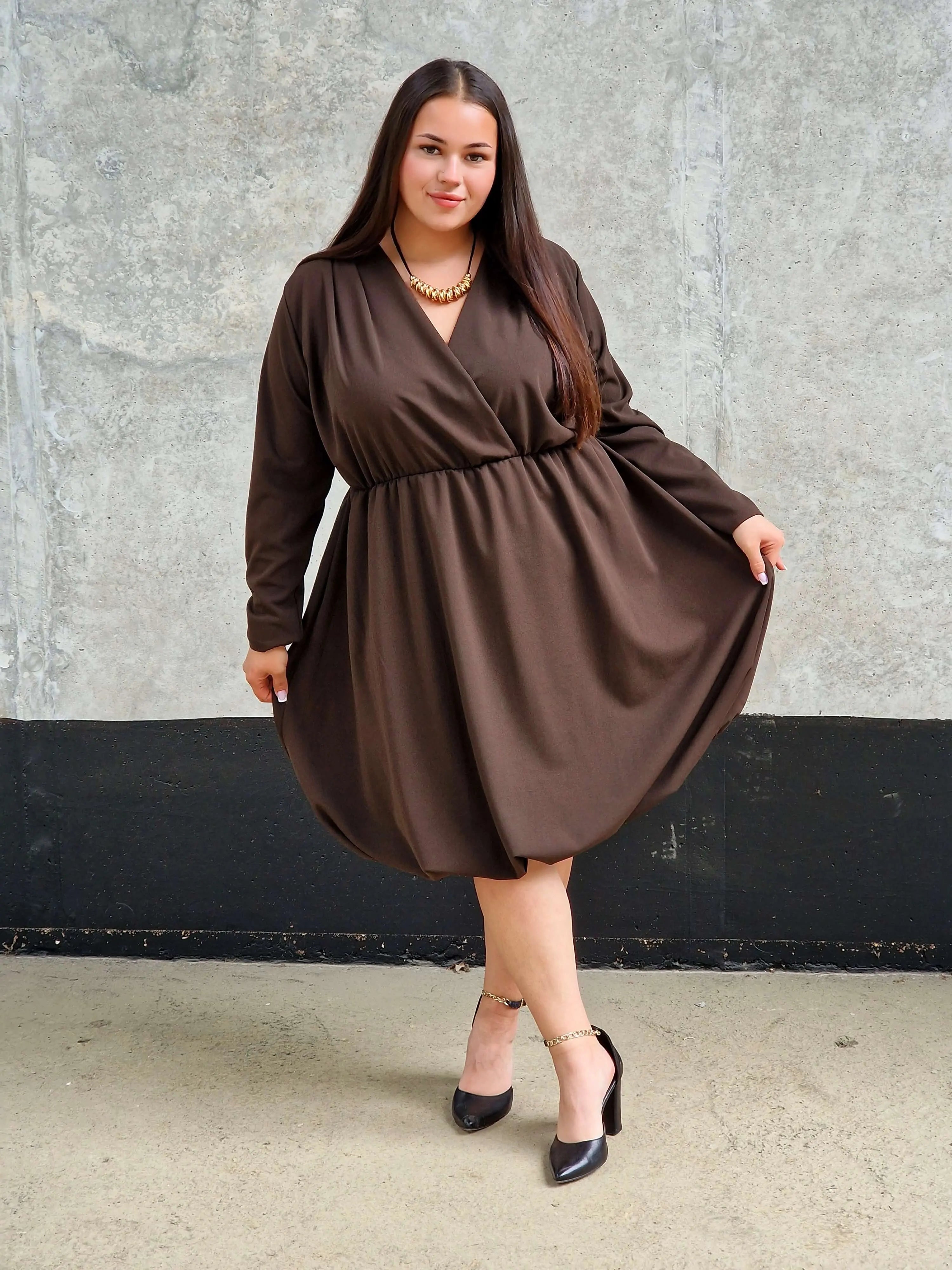 Sukienka kopertowa z efektem bombki- moda Plus Size Stylowa XL