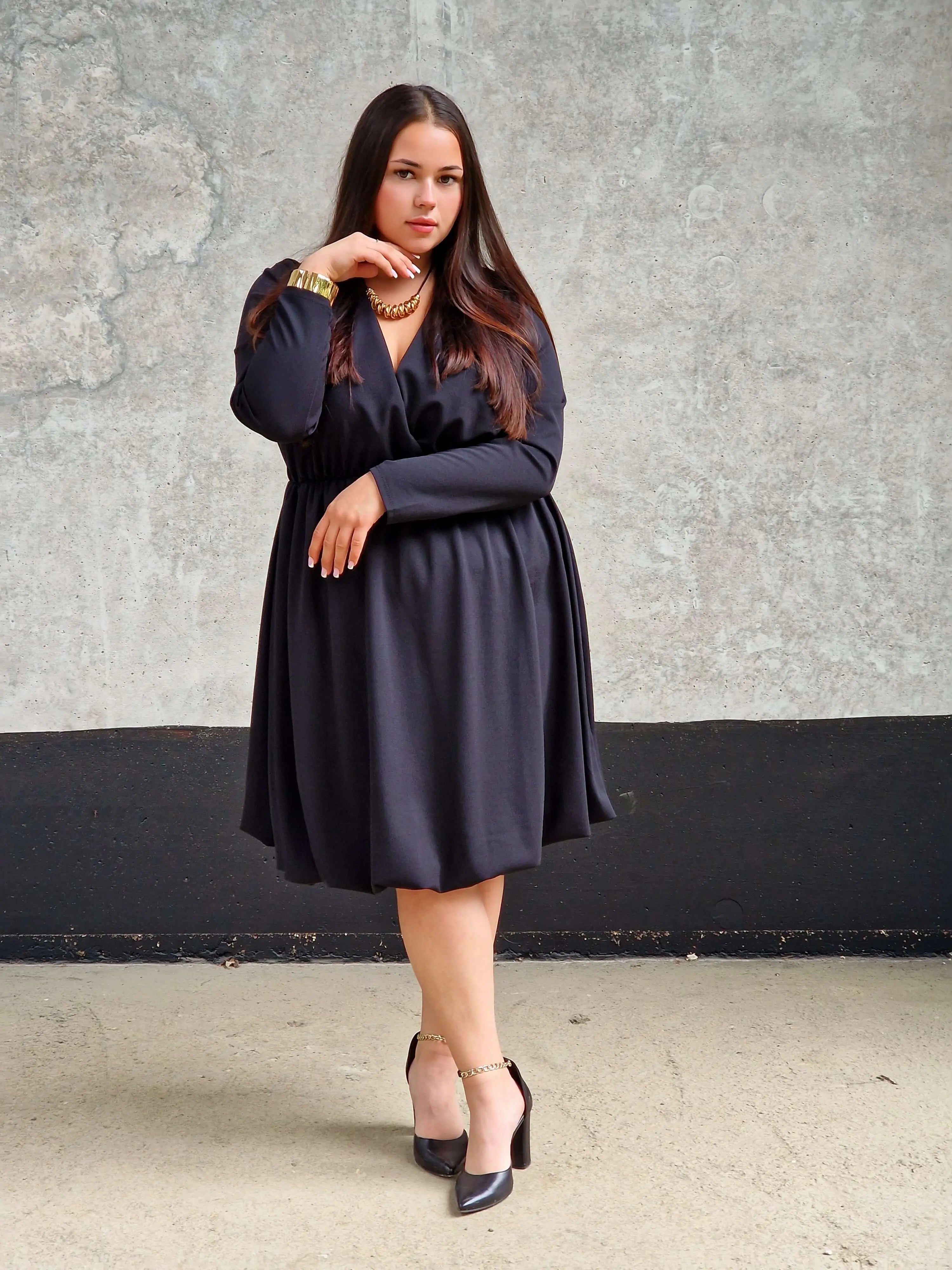 Sukienka kopertowa z efektem bombki- moda Plus Size Stylowa XL