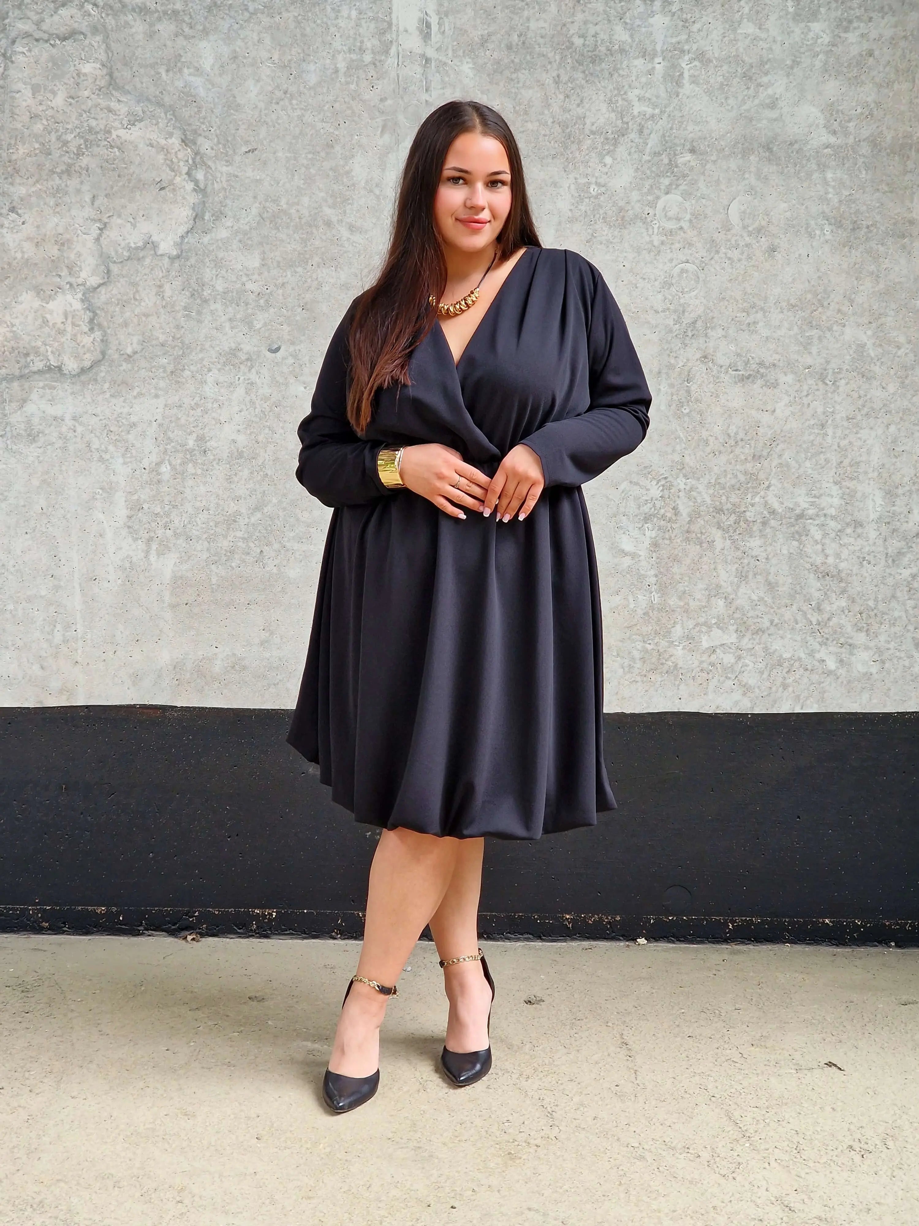 Sukienka kopertowa z efektem bombki- moda Plus Size Stylowa XL