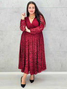 Sukienka koronkowa plus size z kopertowym dekoltem – elegancka midi Stylowa XL - Stylowa XL