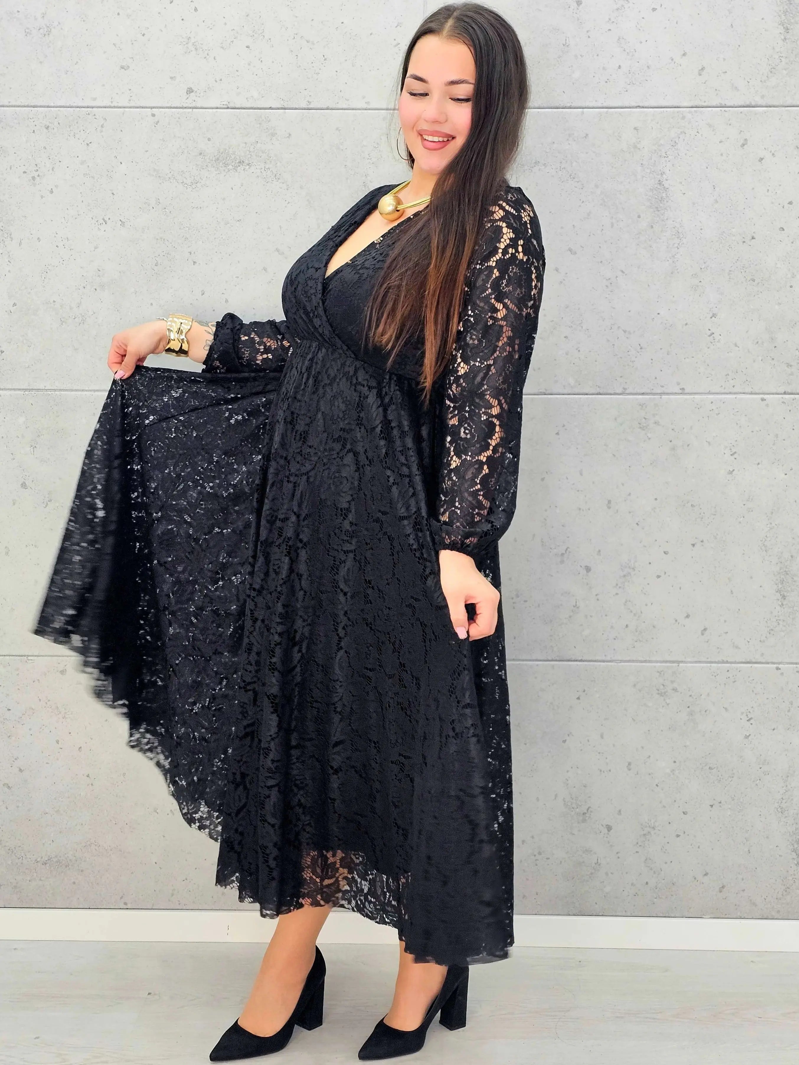 Sukienka koronkowa plus size z kopertowym dekoltem – elegancka midi Stylowa XL - Stylowa XL