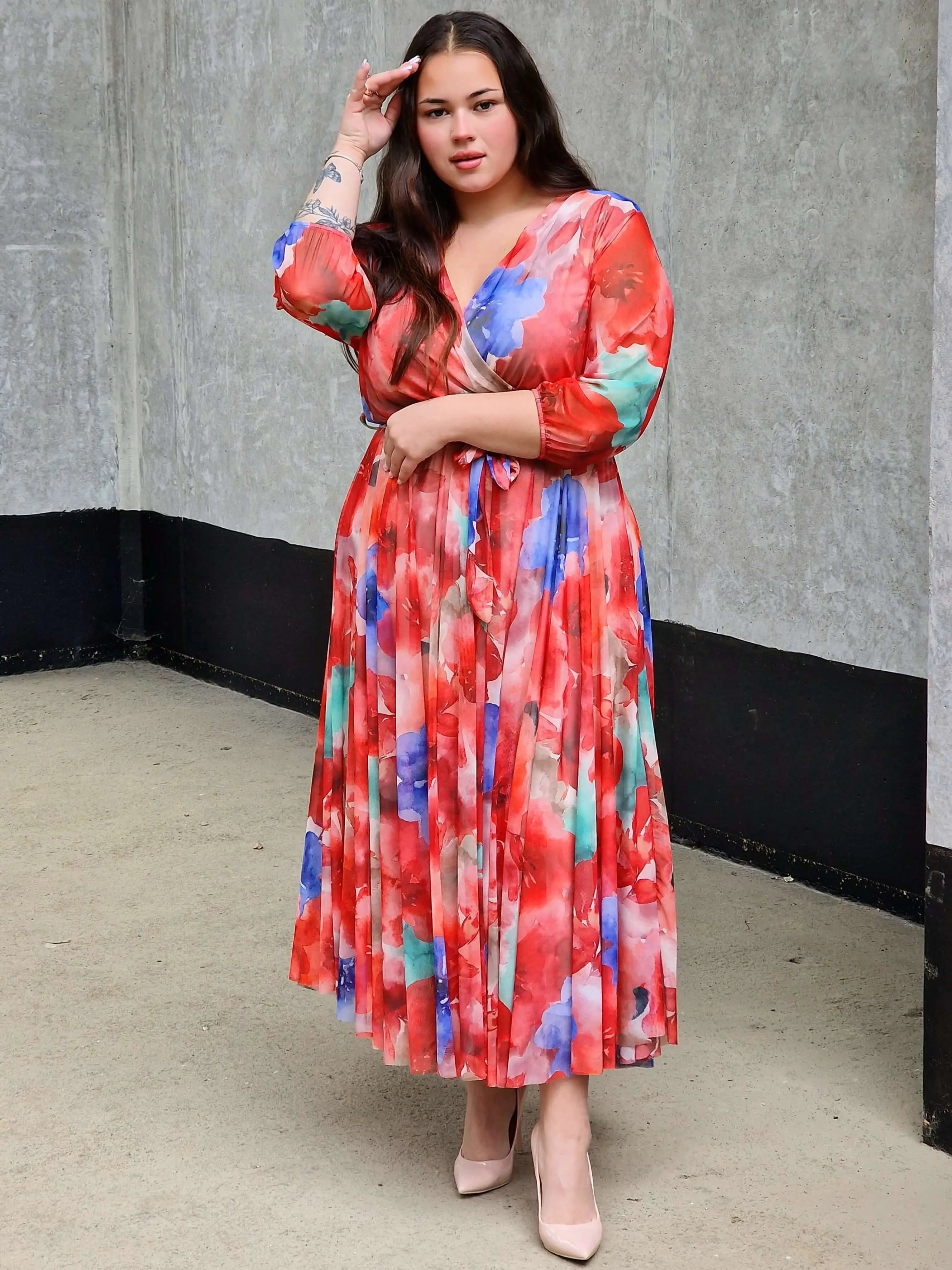 Sukienka maxi plus size – elegancka, zwiewna i kobieca sukienka XXL na każdą okazję Stylowa XL