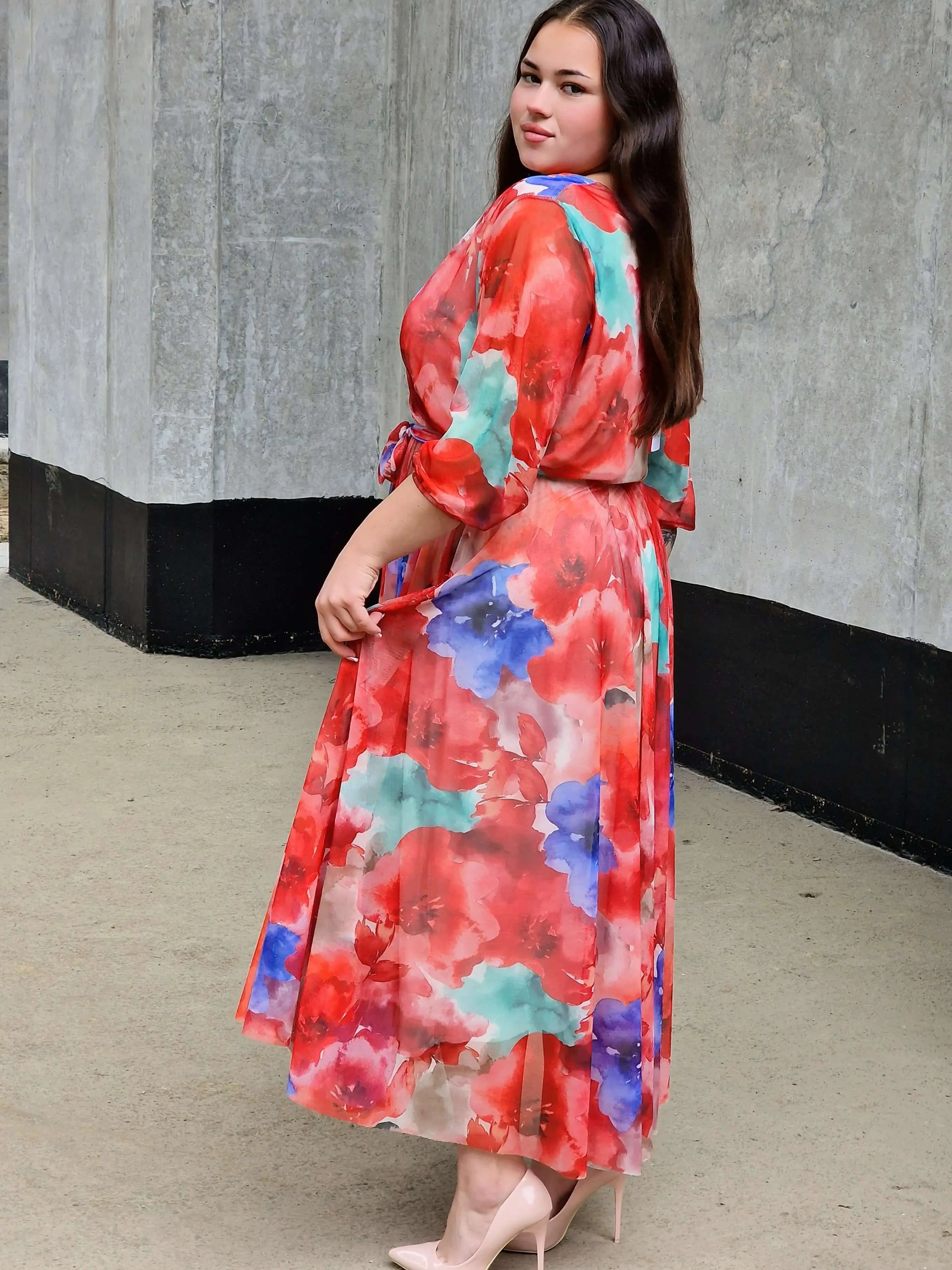 Sukienka maxi plus size – elegancka, zwiewna i kobieca sukienka XXL na każdą okazję Stylowa XL