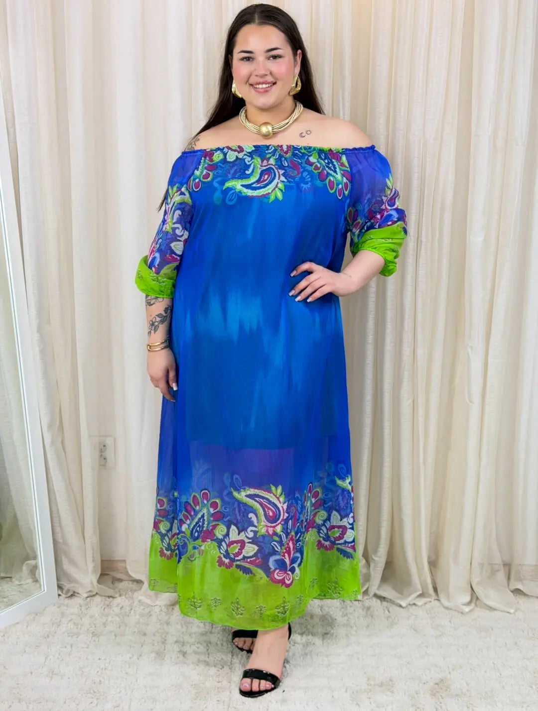 Sukienka maxi w artystycznym wydaniu Stylowa XL