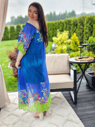 Sukienka maxi w artystycznym wydaniu Stylowa XL