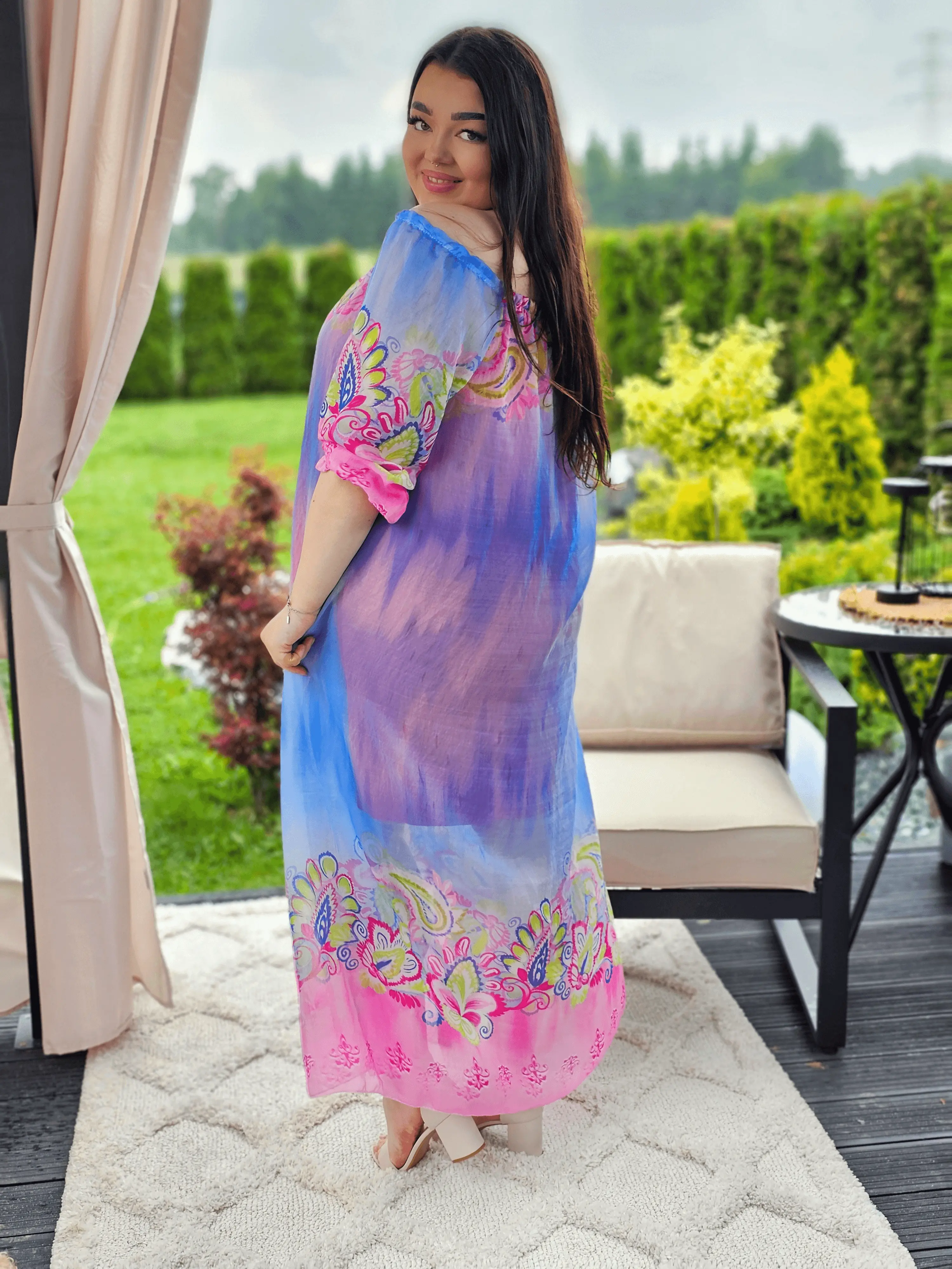 Sukienka maxi z artystycznym wzorem Stylowa XL