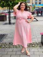 Sukienka maxi z falbankowym rękawkiem Stylowa XL