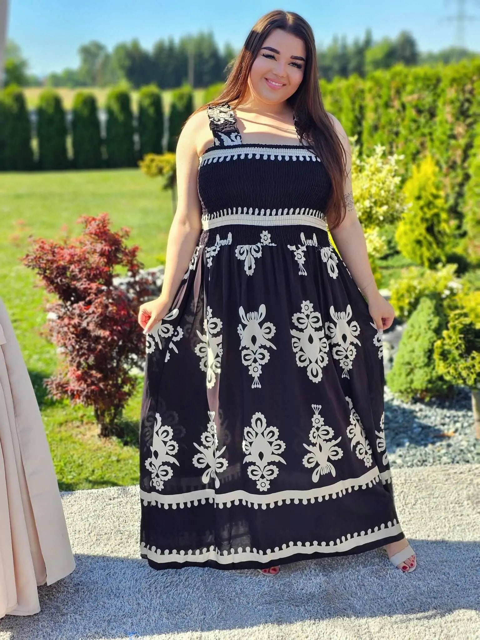 Sukienka maxi z haftem Stylowa XL