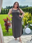 Sukienka maxi z ozdobnymi klamerkami Stylowa XL