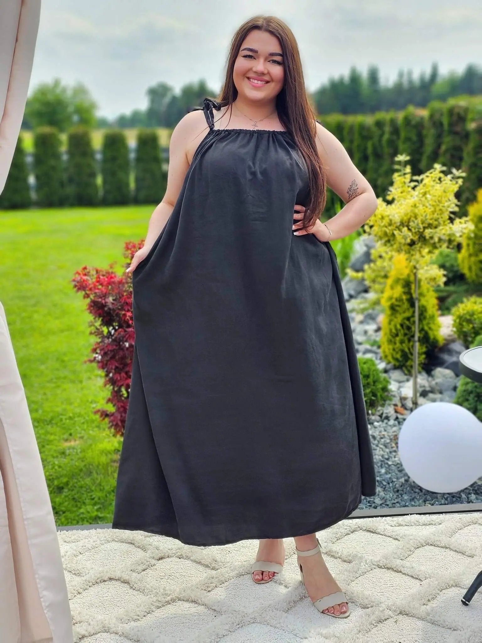 Sukienka maxi z wiązaniem na ramionach Stylowa XL