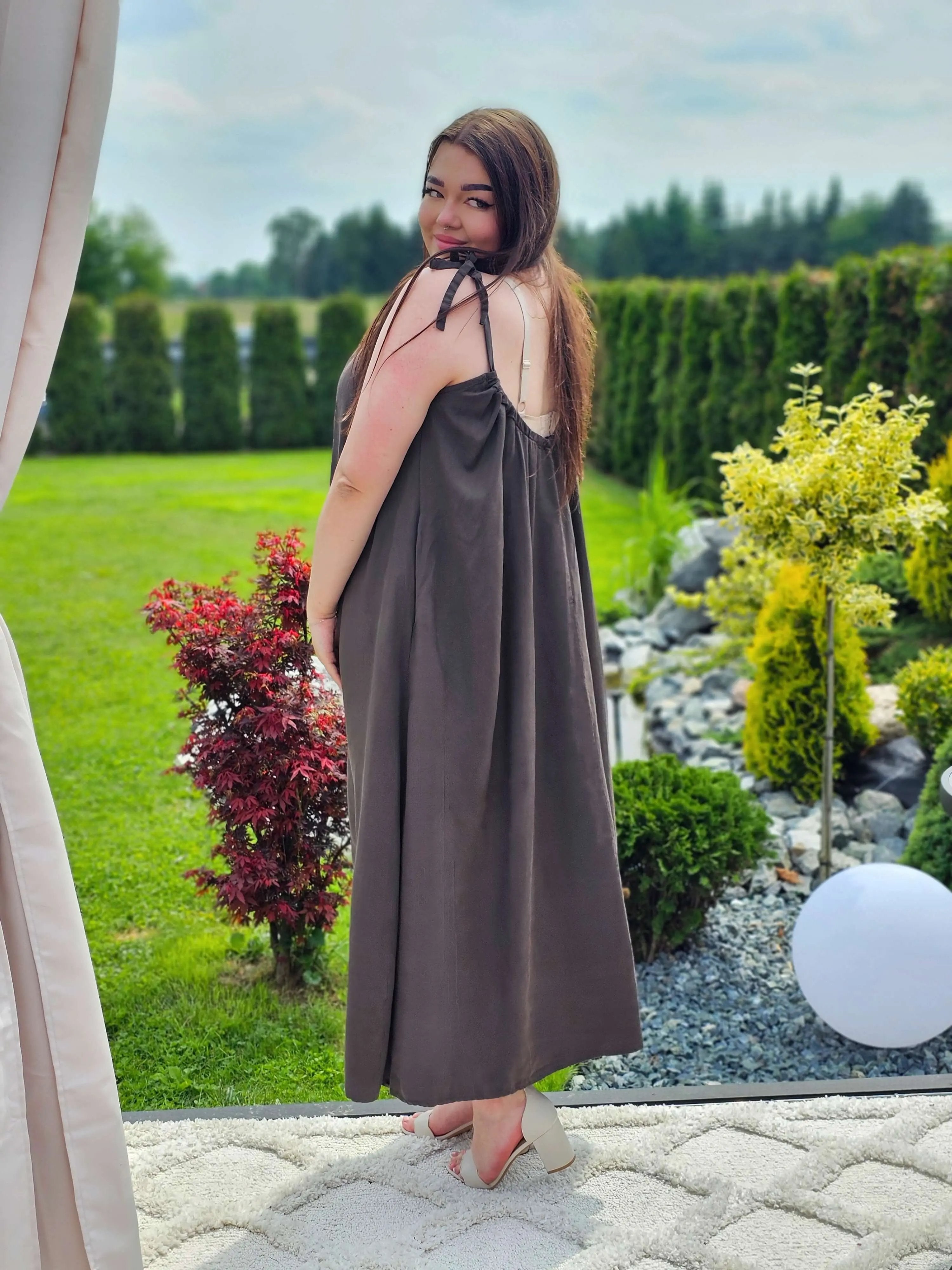 Sukienka maxi z wiązaniem na ramionach Stylowa XL