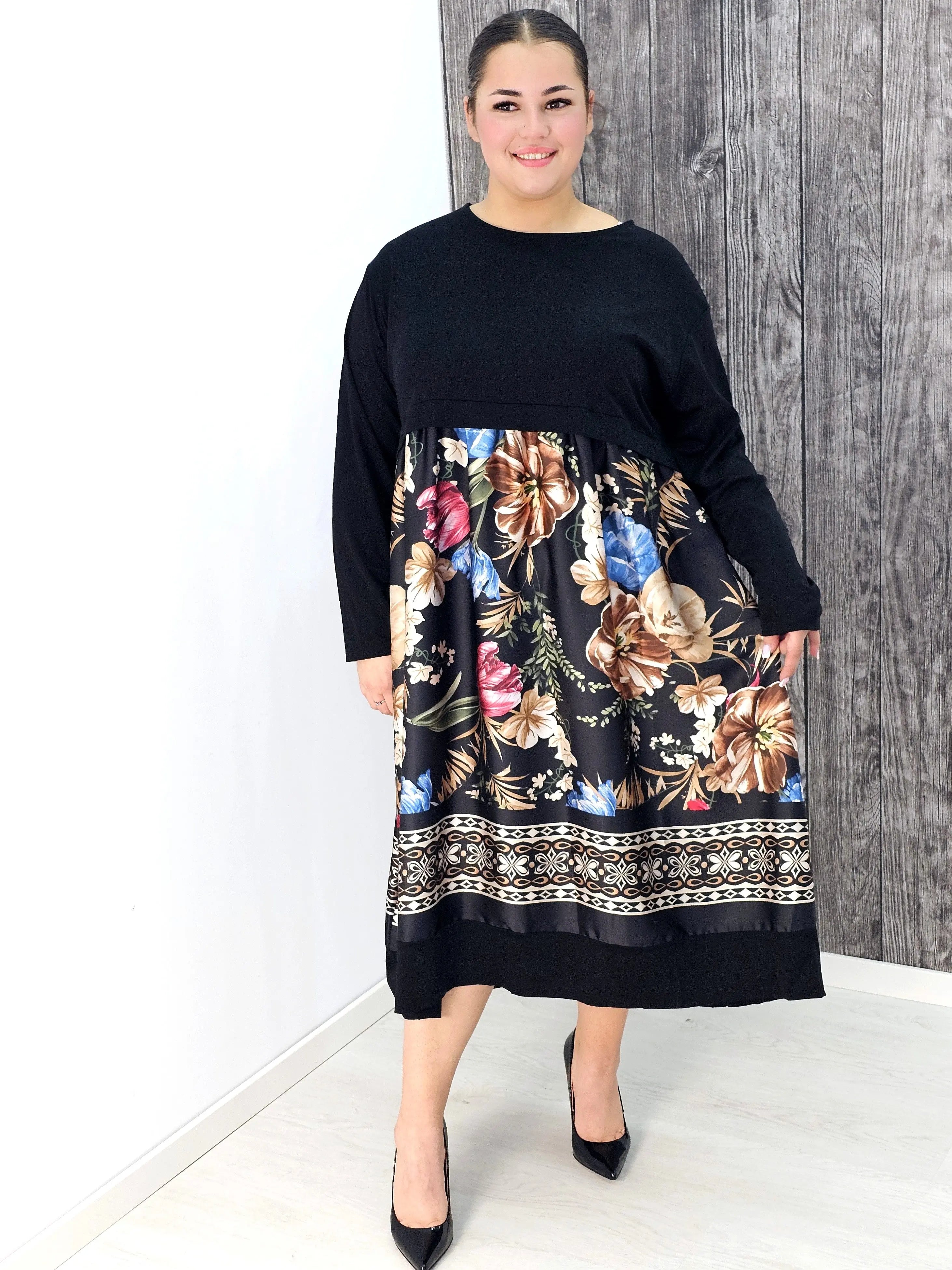 Sukienka midi plus size – elegancja, wygoda i styl w idealnych proporcjach Stylowa XL