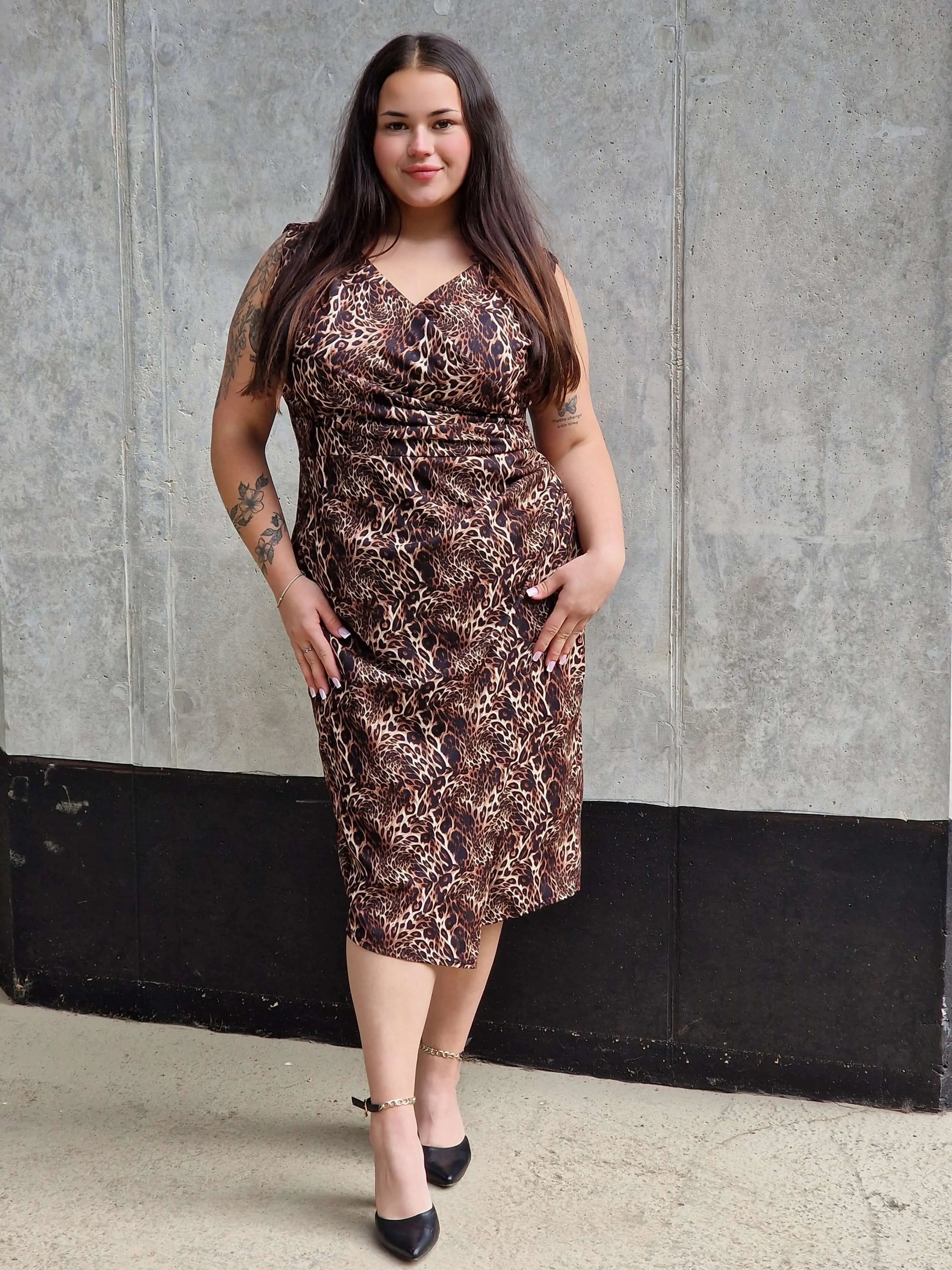 Sukienka midi w zwierzęce wzory Stylowa XL