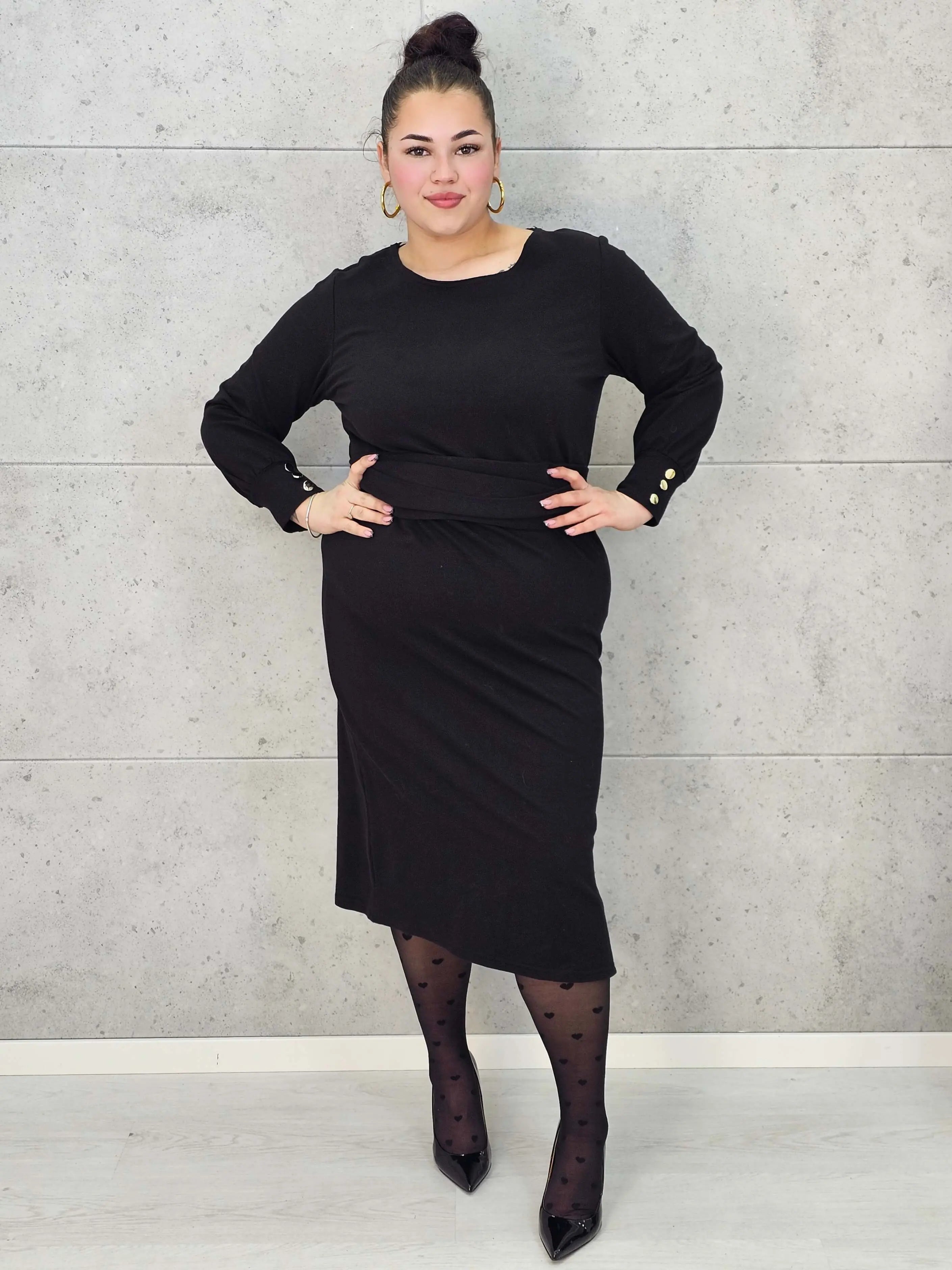 Sukienka midi z paskiem i eleganckimi rękawami – moda plus size. Stylowa XL