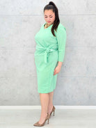 Sukienka midi z wiązaniem – elegancka propozycja plus size dla kobiet XXL Stylowa XL