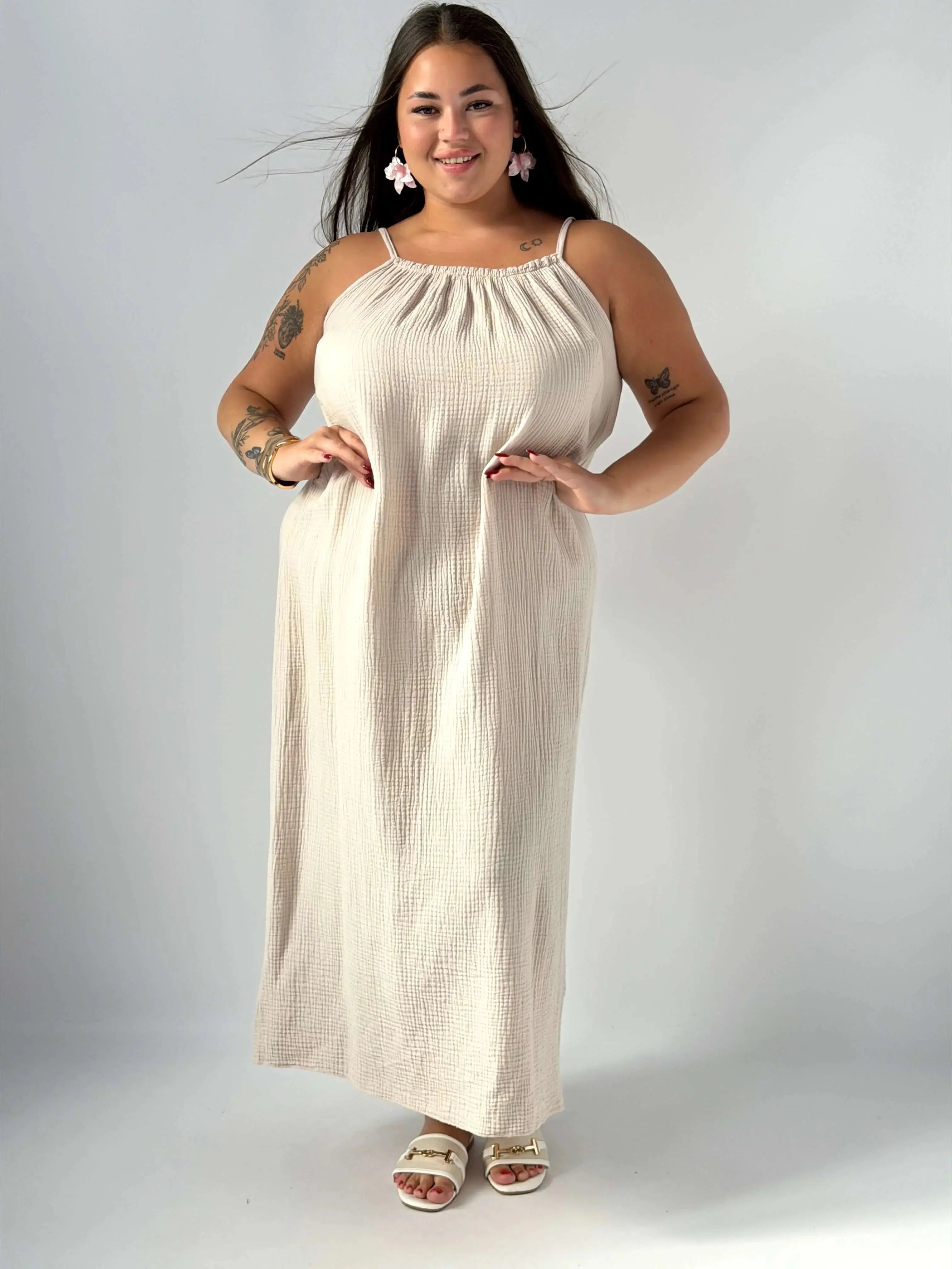 Sukienka muślinowa plus size maxi na ramiączkach – lekka i przewiewna Stylowa XL