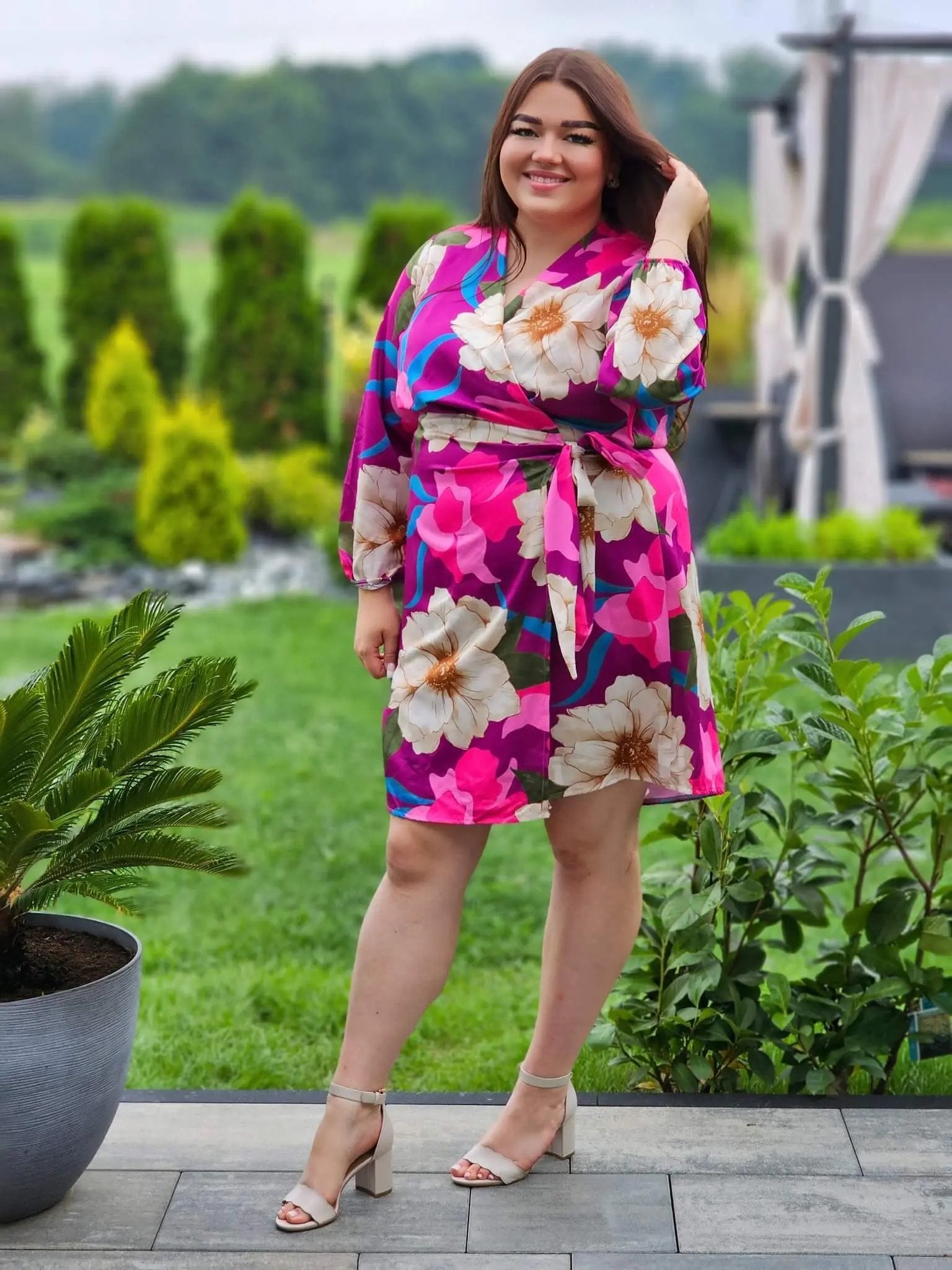 Sukienka na pewno przyciągnie uwagę Stylowa XL