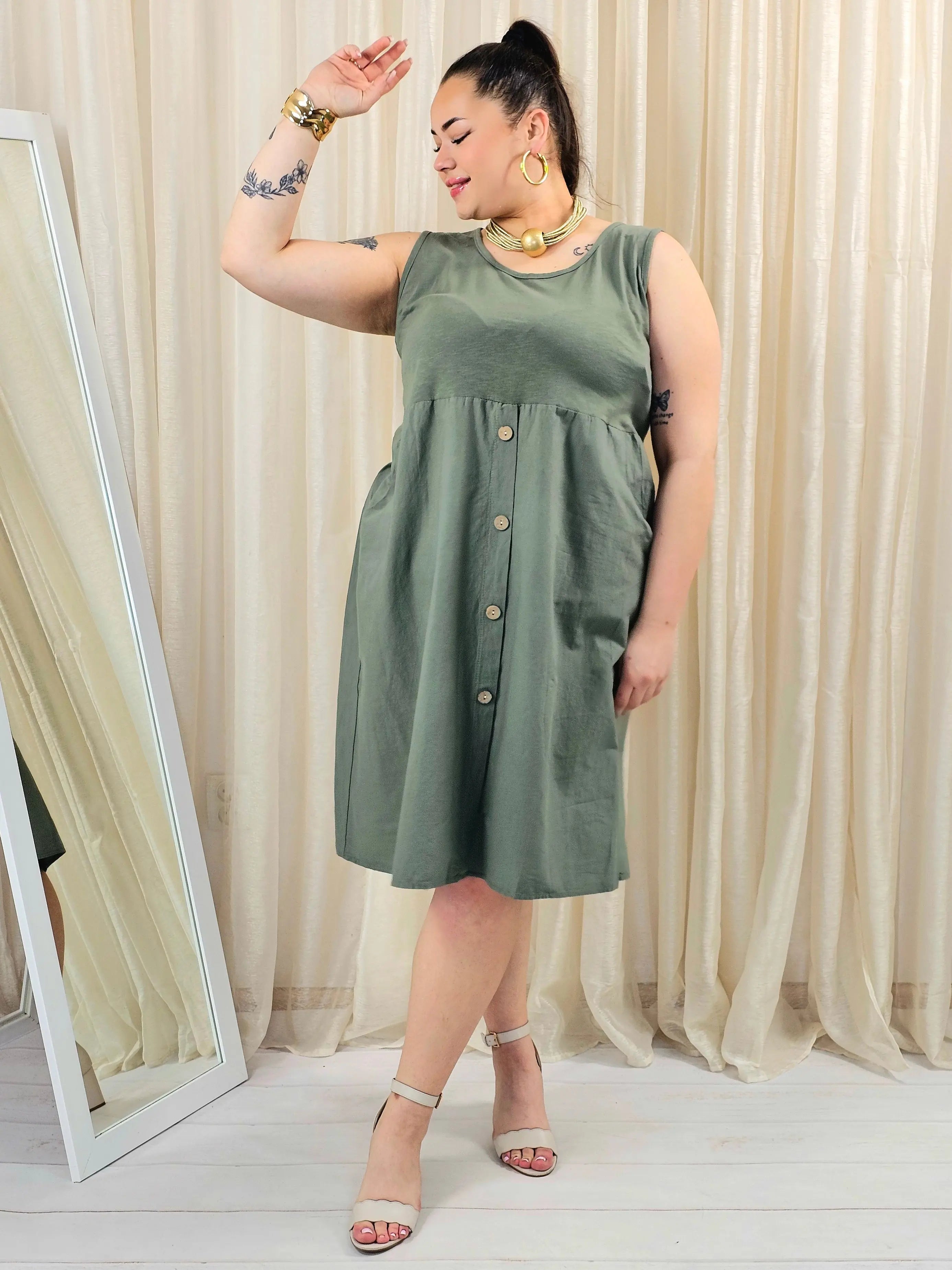 Sukienka odcinana pod biustem dołem ozdobne guziczki w kilku kolorach Stylowa XL