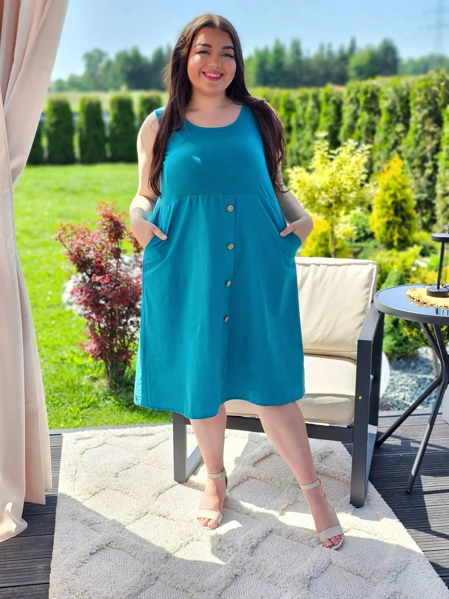 Sukienka odcinana pod biustem dołem ozdobne guziczki w kilku kolorach Stylowa XL