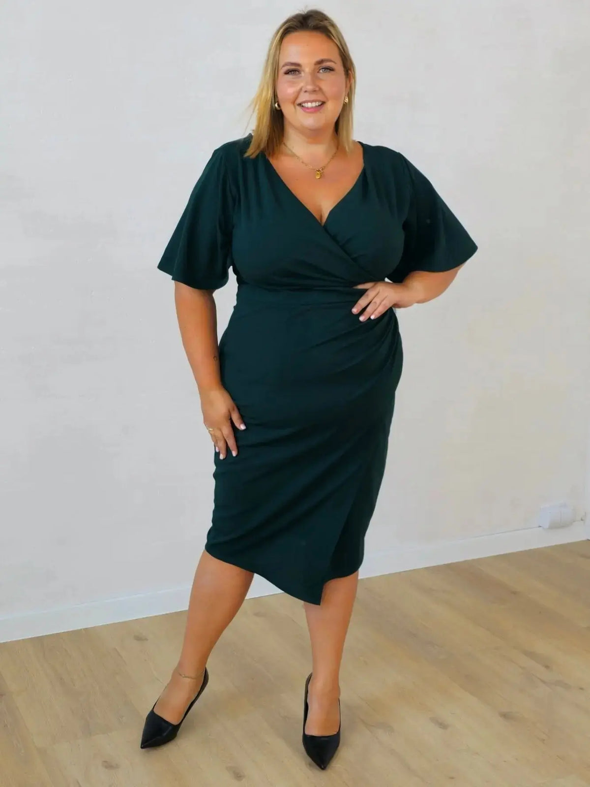 Sukienka ołówkowa plus size z kopertowym dekoltem Stylowa XL