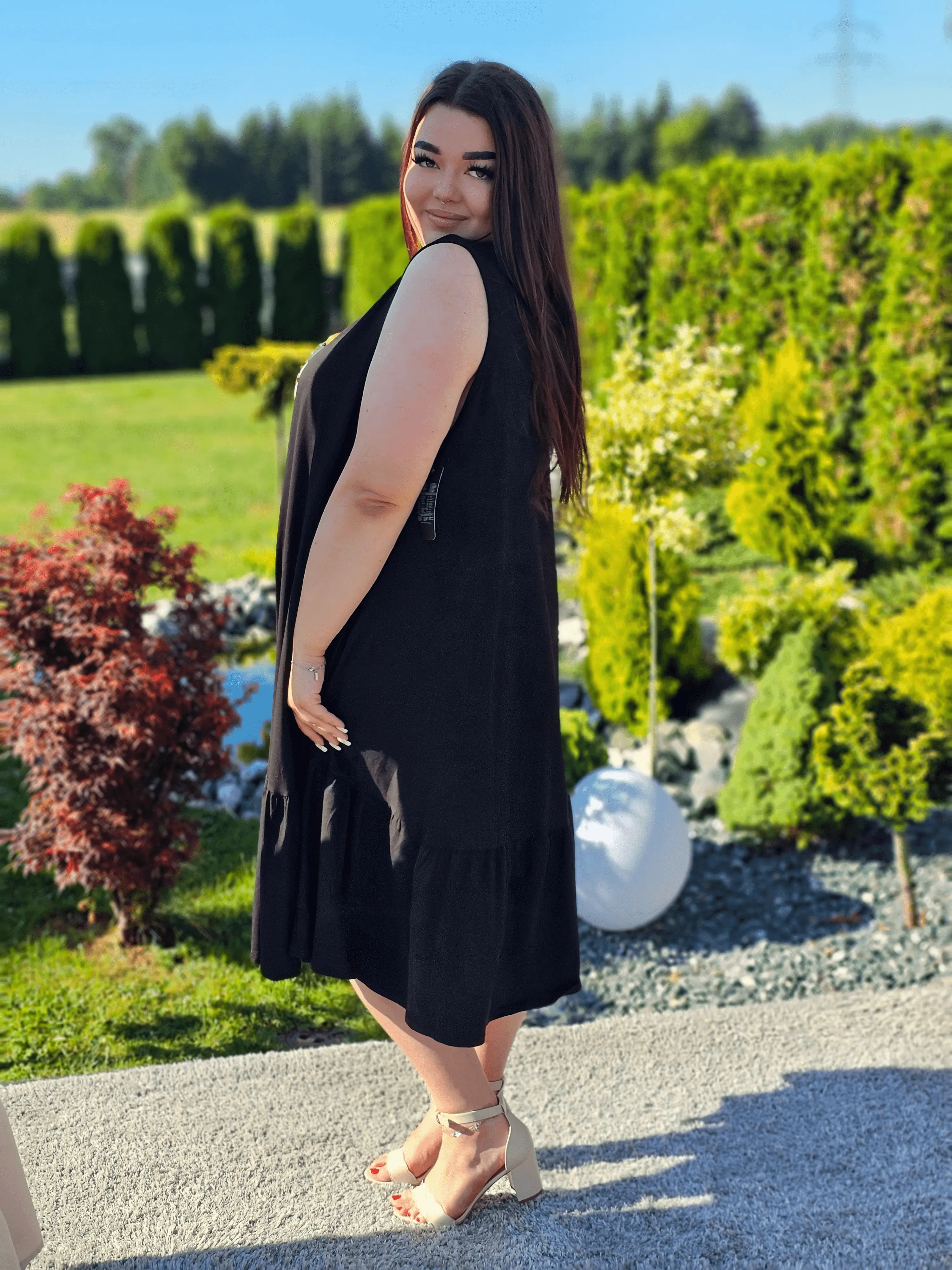 Sukienka oversize z falbaną Stylowa XL