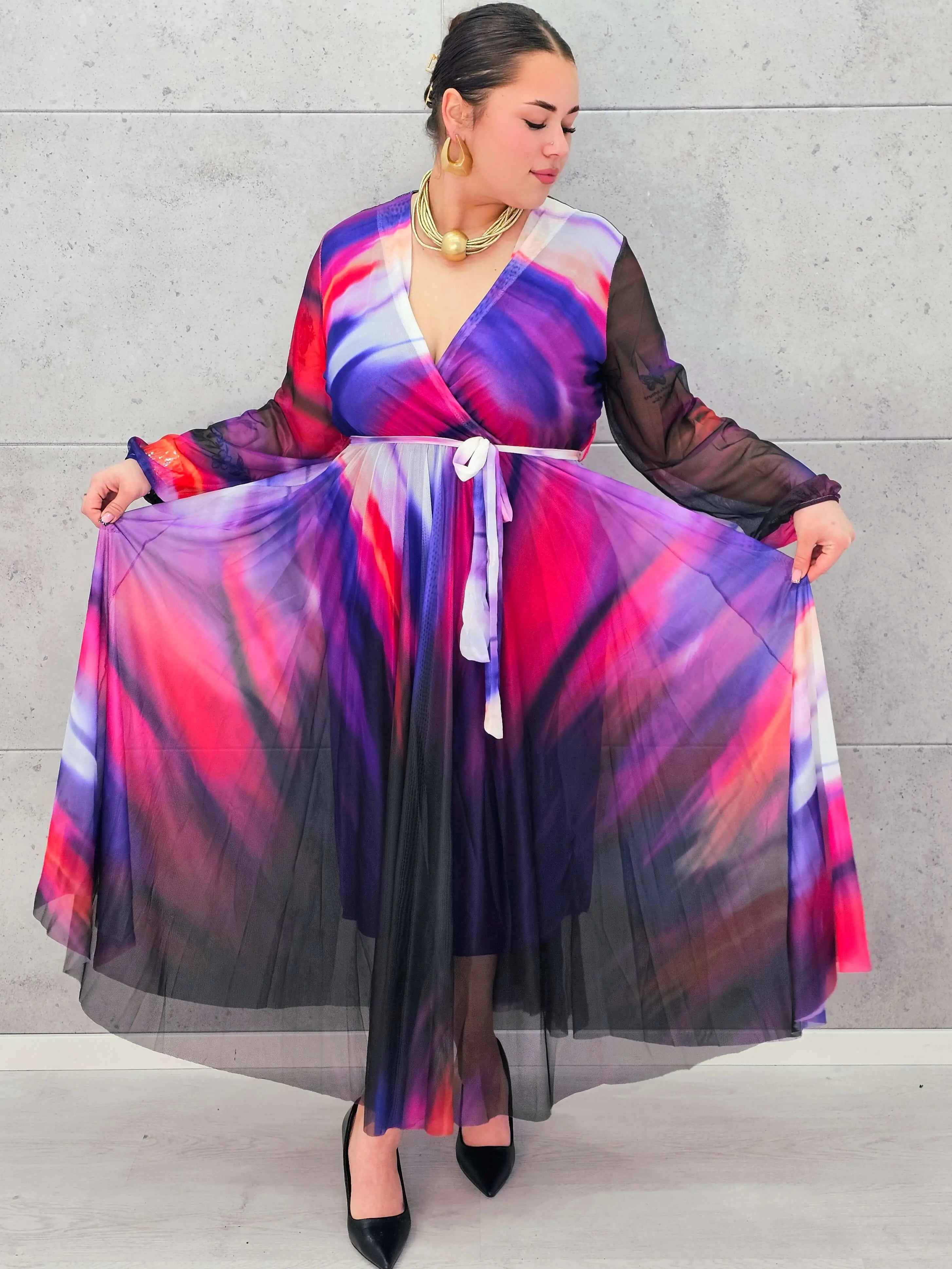 Sukienka plisowana z kopertowym dekoltem – eksplozja barw i kobiecości Stylowa XL