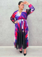 Sukienka plisowana z kopertowym dekoltem – eksplozja barw i kobiecości Stylowa XL
