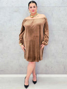 Sukienka plus size StylowaXL – karmelowa hiszpanka z weluru Stylowa XL