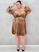 Sukienka plus size StylowaXL – karmelowa hiszpanka z weluru Stylowa XL