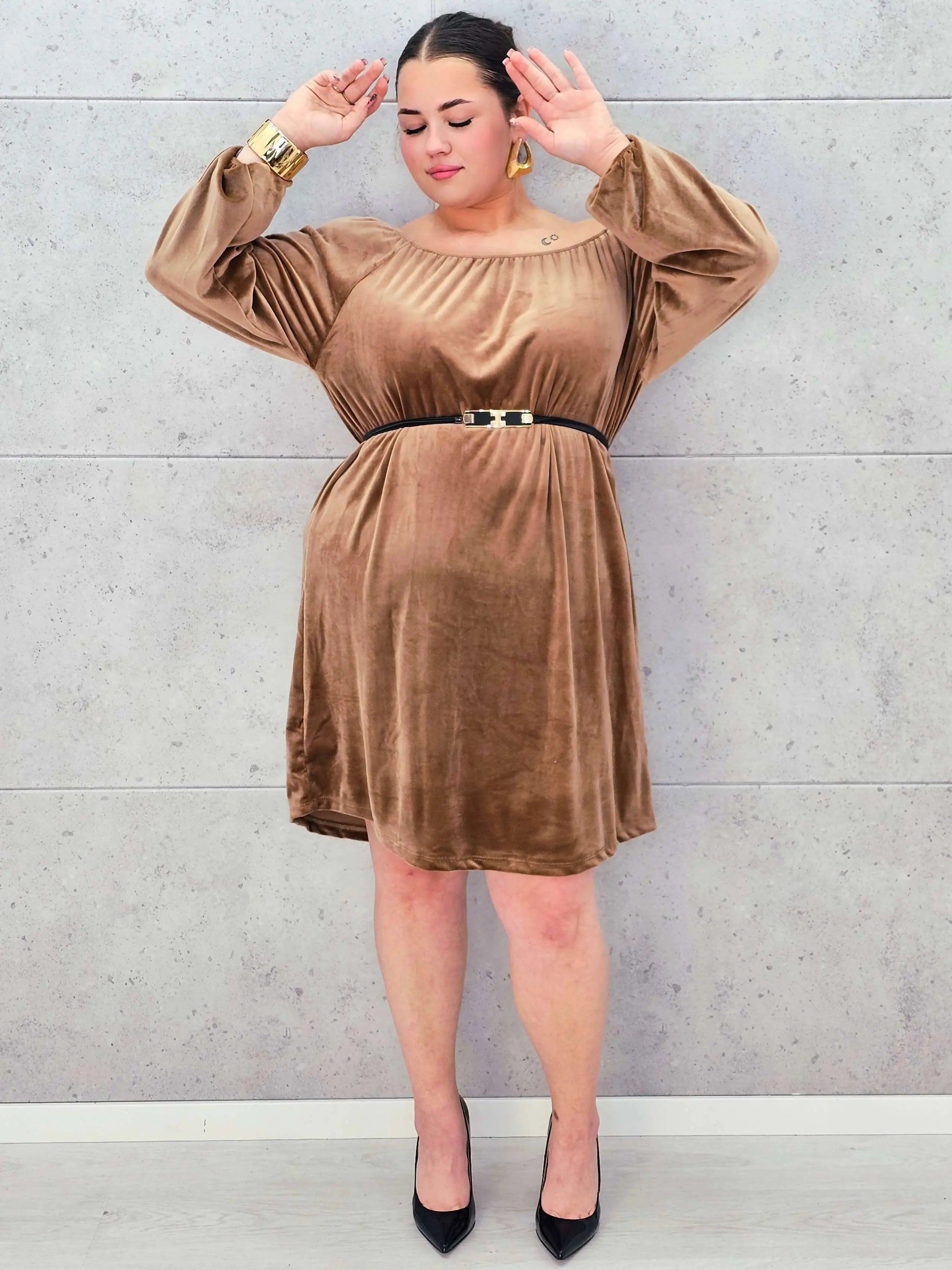 Sukienka plus size StylowaXL – karmelowa hiszpanka z weluru Stylowa XL