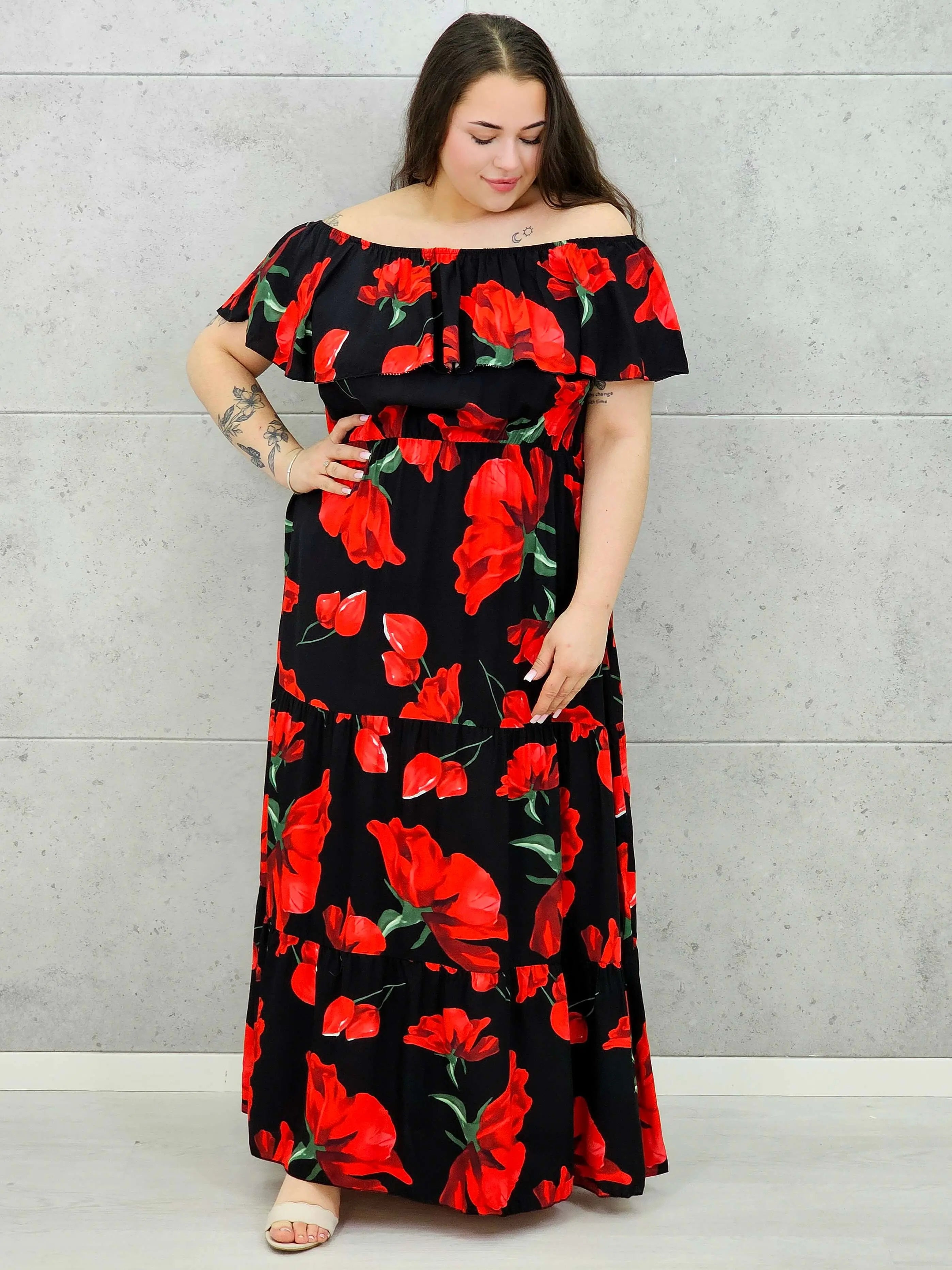 Sukienka plus size StylowaXL – kobiecy styl i lekkość w czerwone maki XXL Stylowa XL