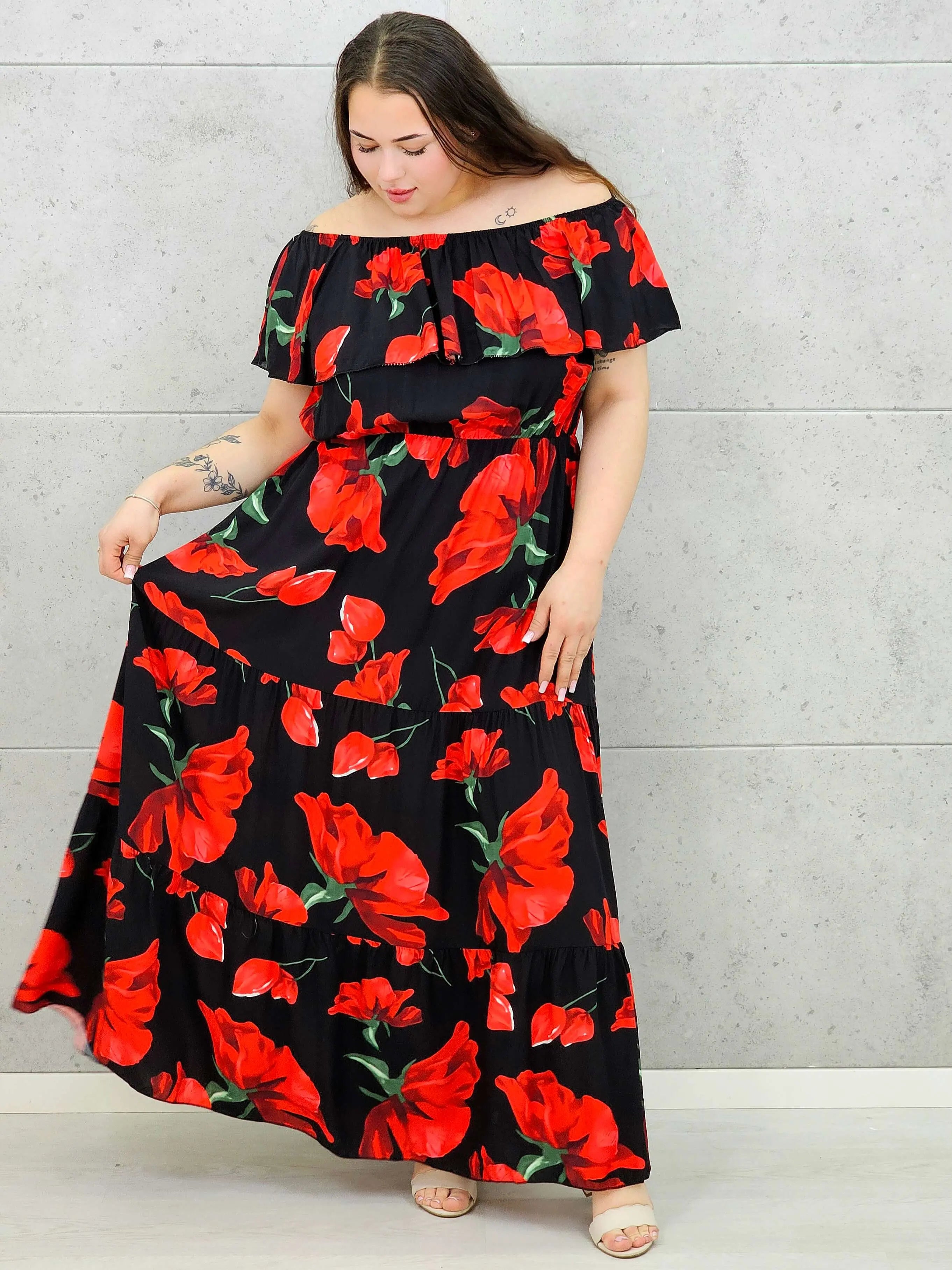 Sukienka plus size StylowaXL – kobiecy styl i lekkość w czerwone maki XXL Stylowa XL