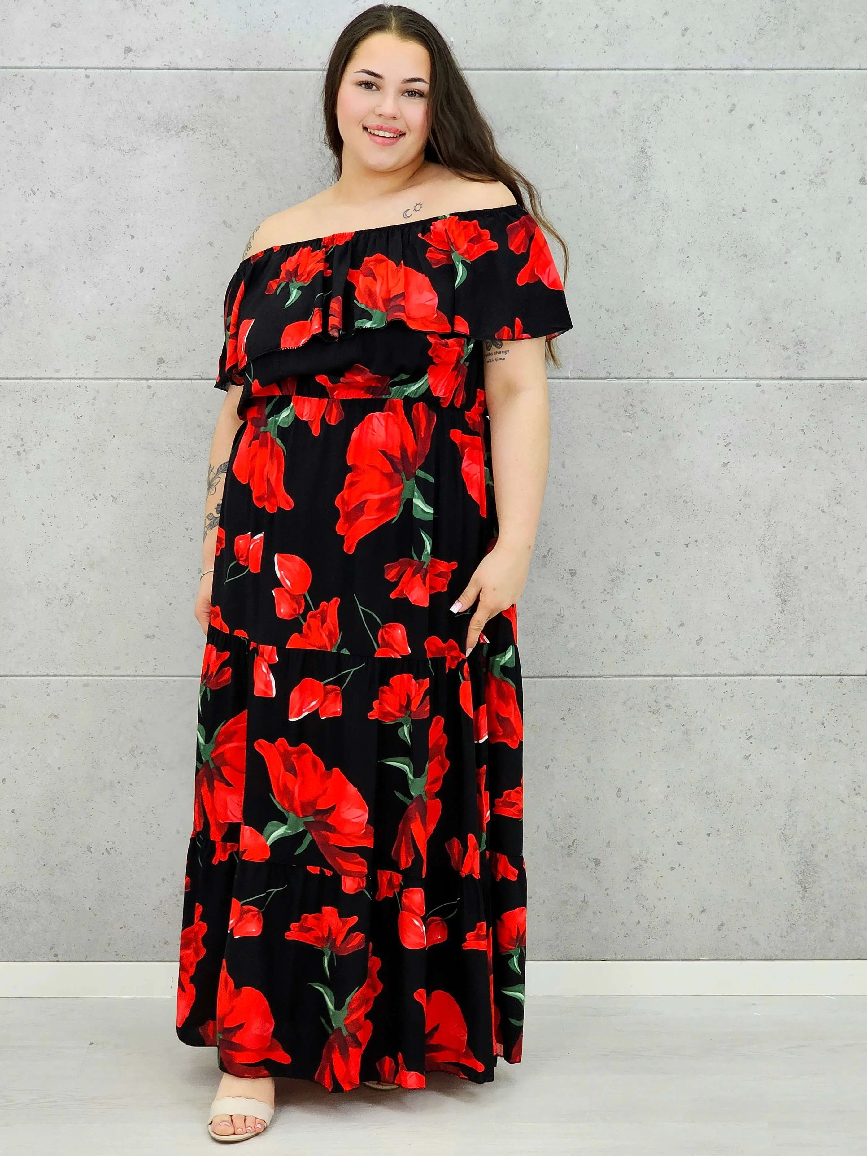 Sukienka plus size StylowaXL – kobiecy styl i lekkość w czerwone maki XXL Stylowa XL