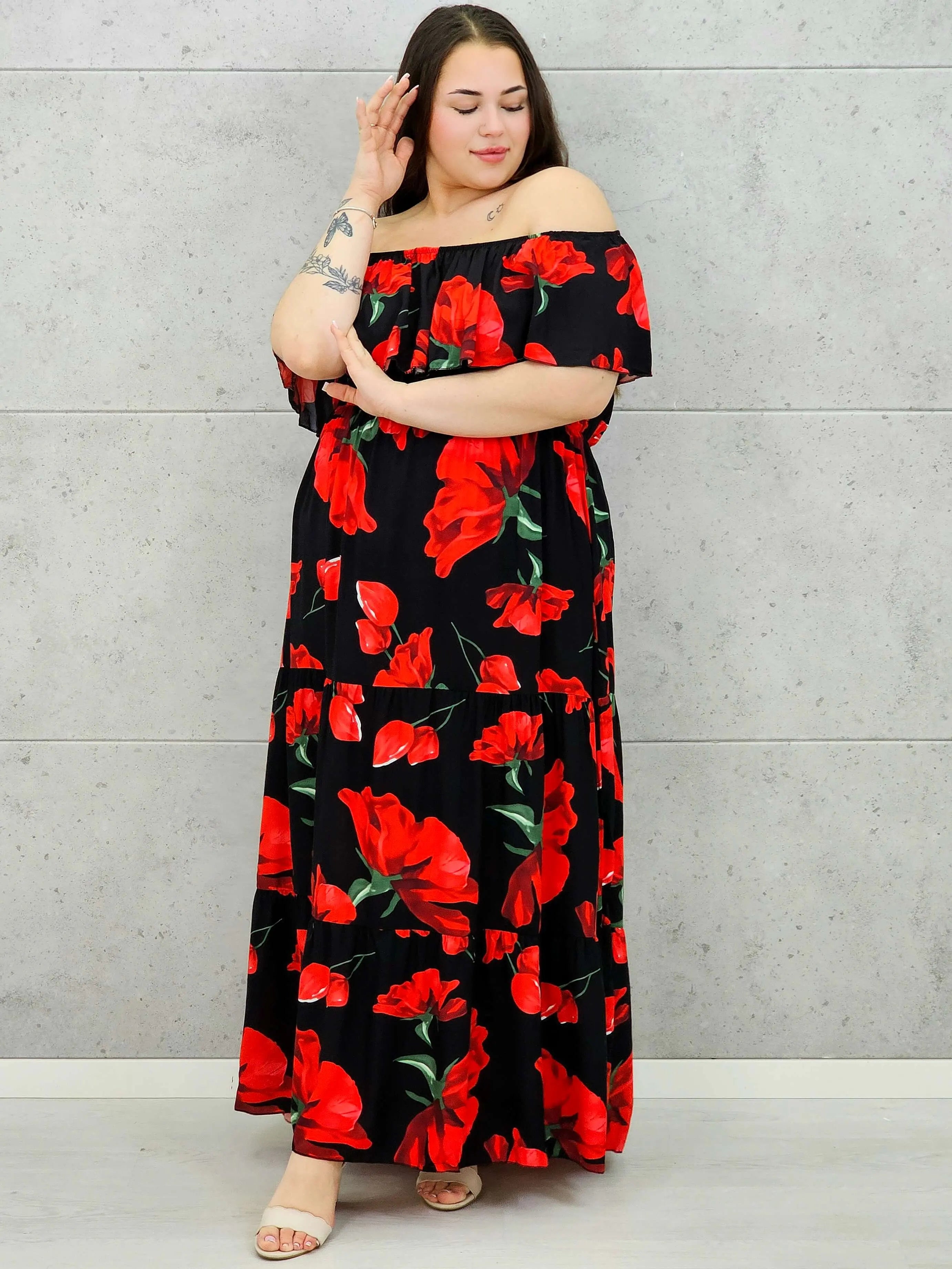 Sukienka plus size StylowaXL – kobiecy styl i lekkość w czerwone maki XXL Stylowa XL
