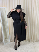 Sukienka plus size VIP Black – ikona elegancji i kobiecej klasy Stylowa XL