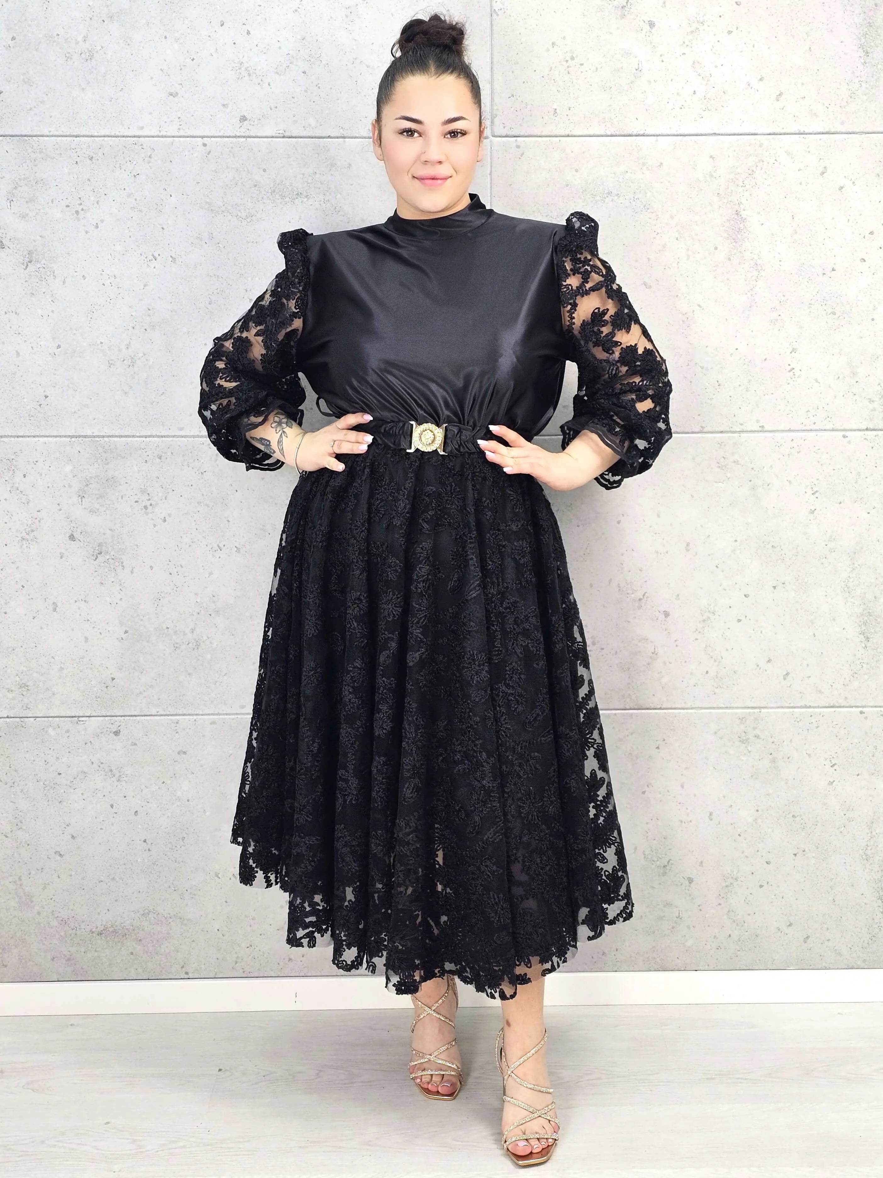 Sukienka plus size – Koronkowa elegancja w nowoczesnym wydaniu Stylowa XL