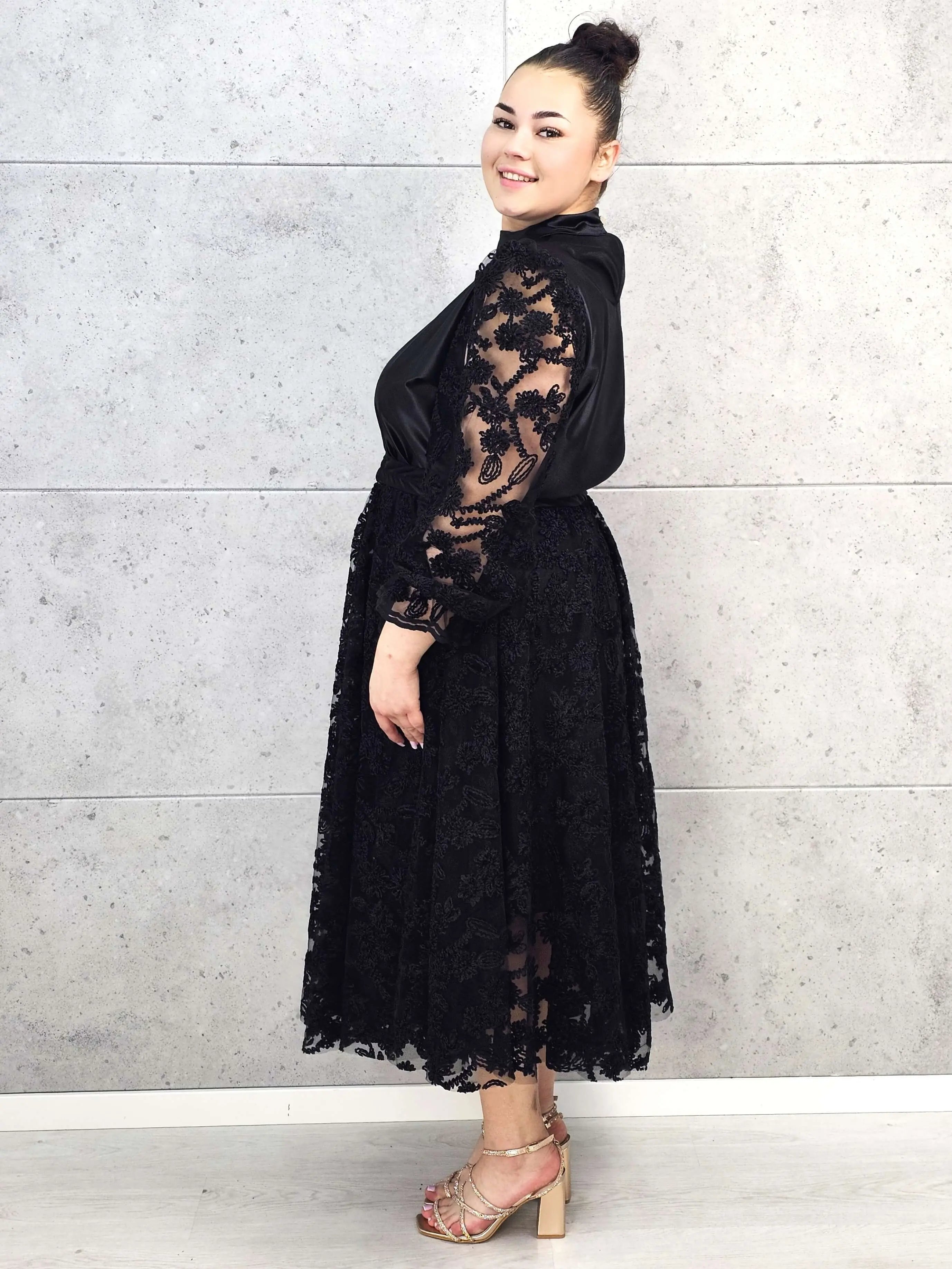 Sukienka plus size – Koronkowa elegancja w nowoczesnym wydaniu Stylowa XL
