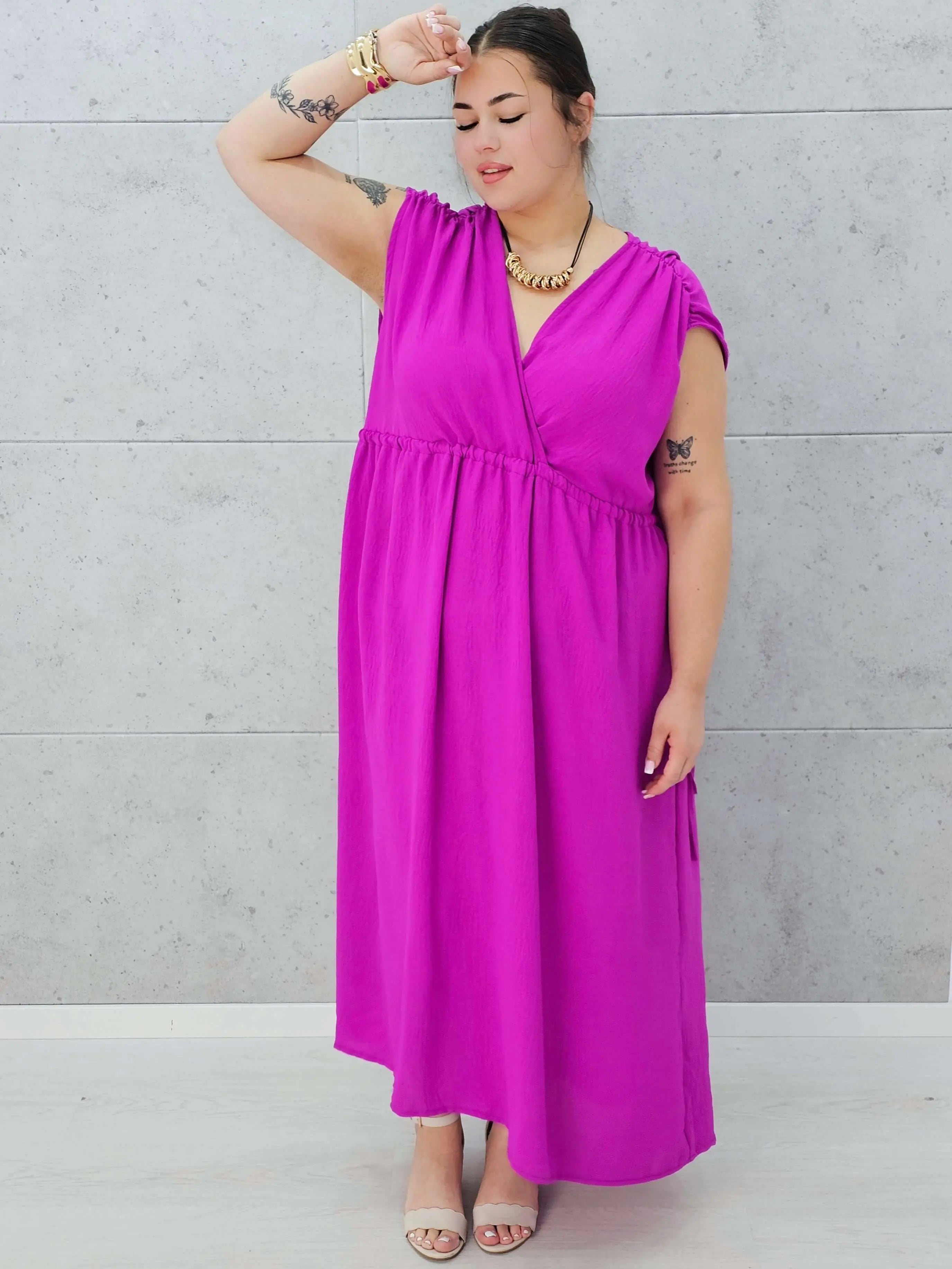 Sukienka plus size – elegancja i kobiecy styl, który podkreśla figurę Stylowa XL