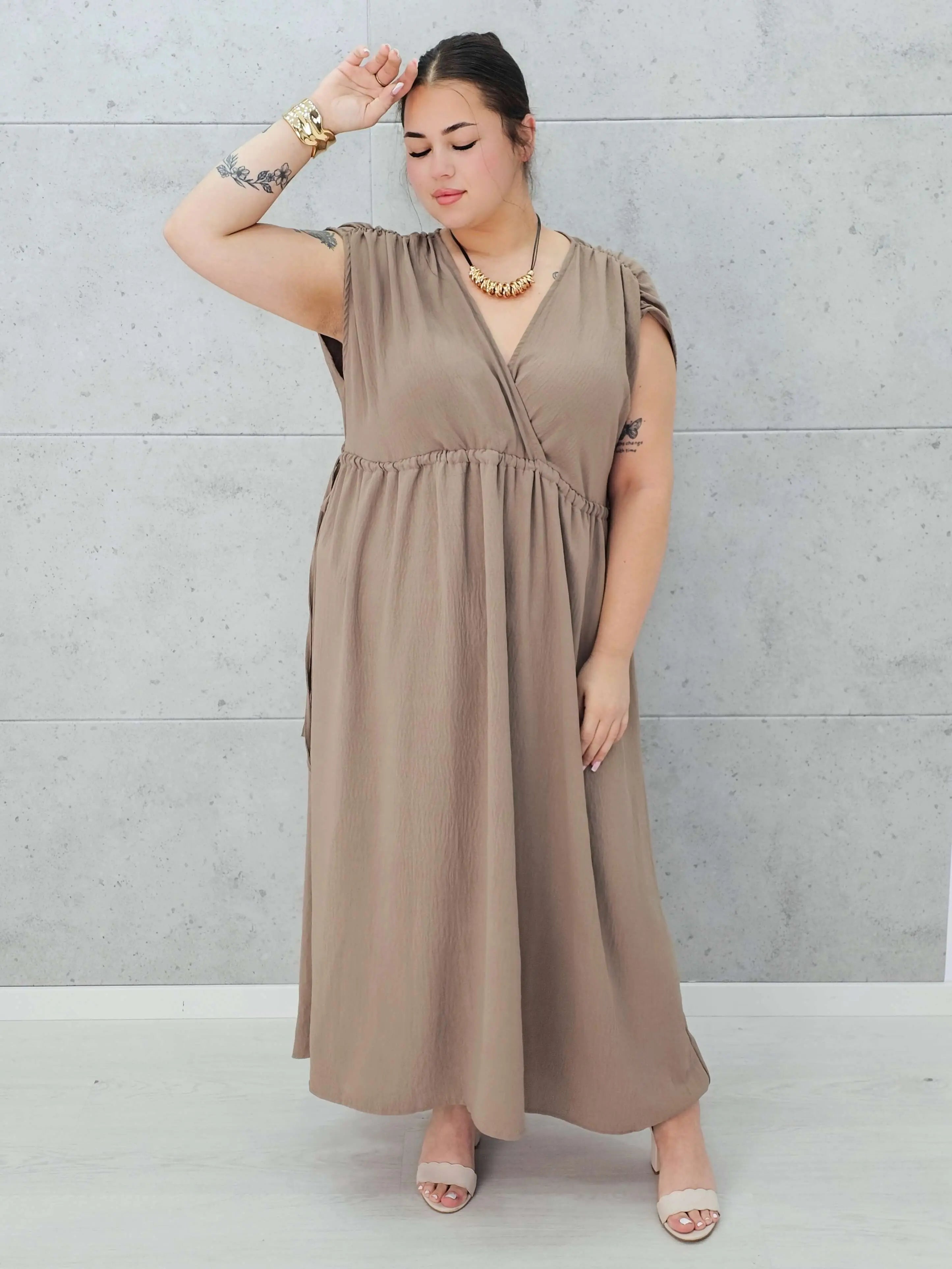 Sukienka plus size – elegancja i kobiecy styl, który podkreśla figurę Stylowa XL