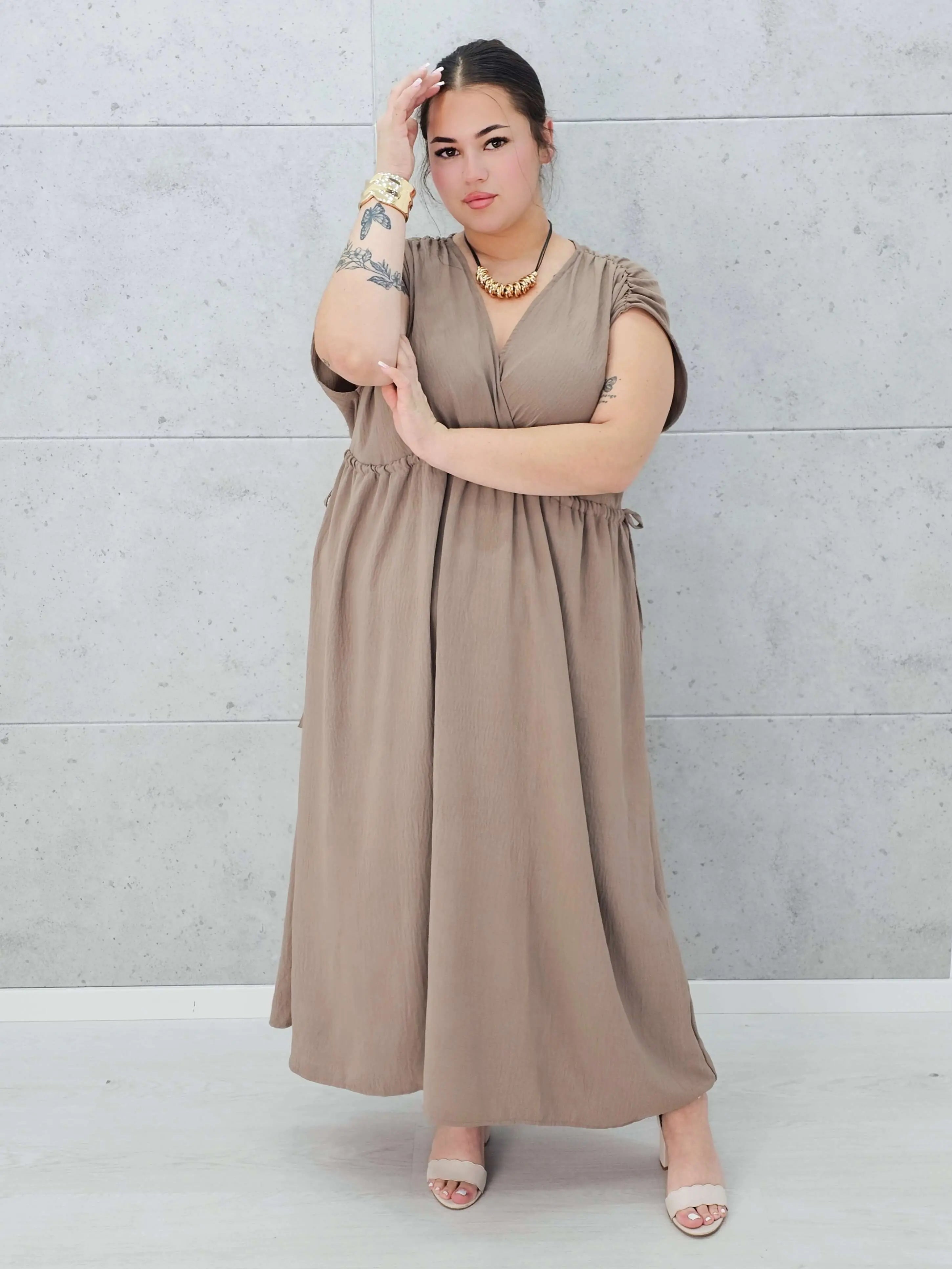 Sukienka plus size – elegancja i kobiecy styl, który podkreśla figurę Stylowa XL