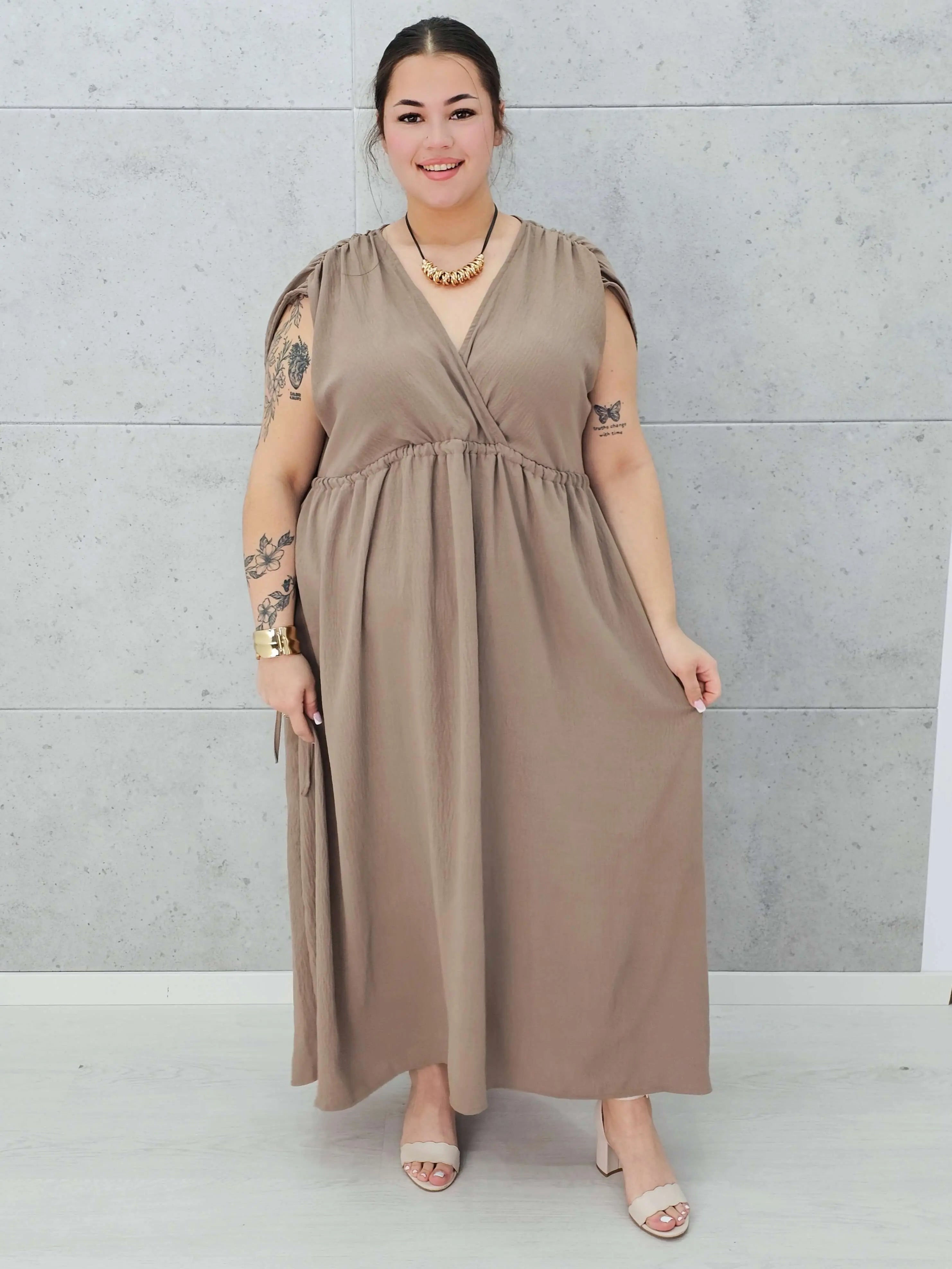 Sukienka plus size – elegancja i kobiecy styl, który podkreśla figurę Stylowa XL