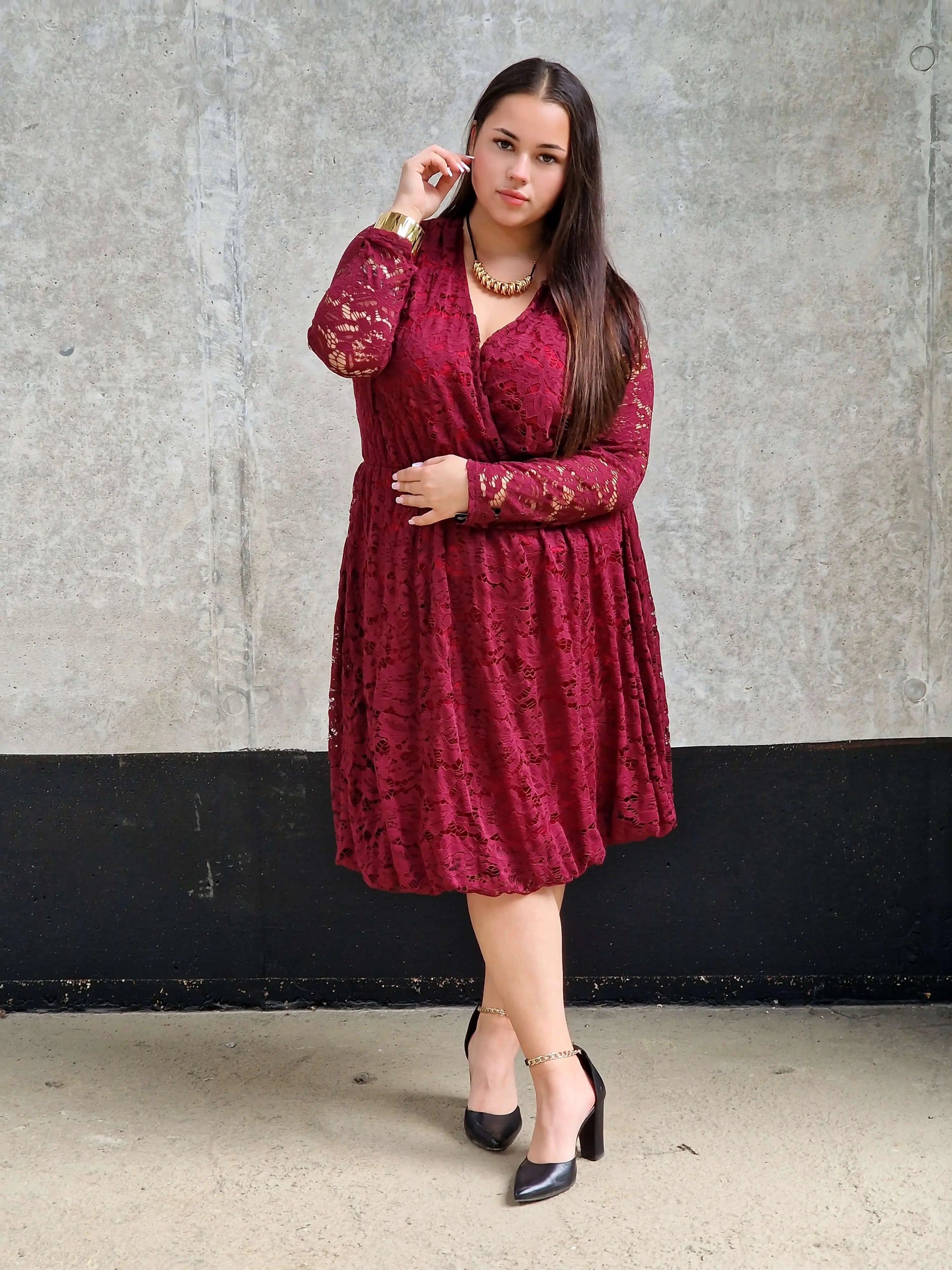 Sukienka plus size – kobiecy styl, elegancja i wygoda w jednym - Stylowa XL