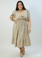 Sukienka plus size – sukienka midi z kopertowym dekoltem, marszczoną talią i falbaną Stylowa XL