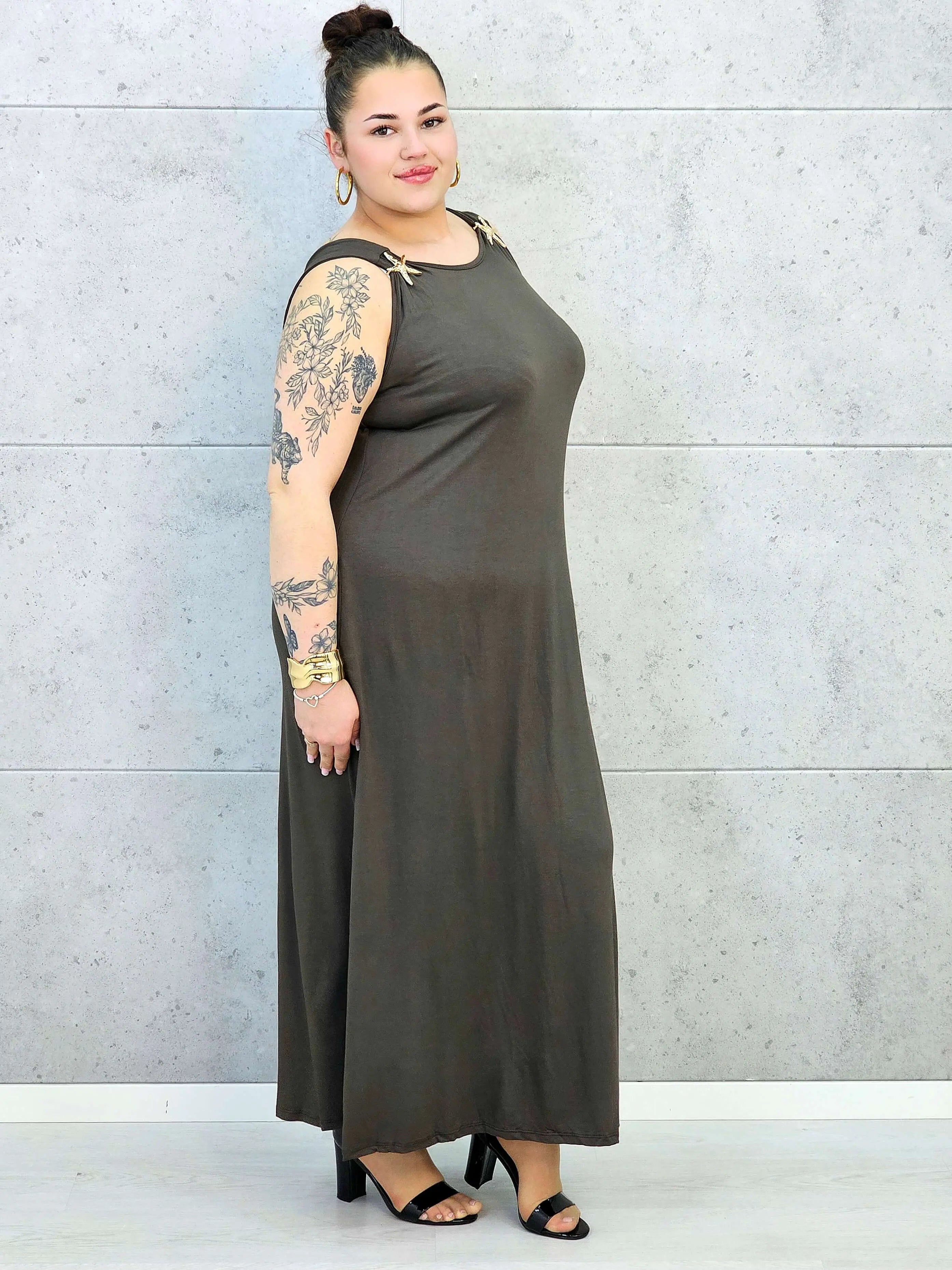 Sukienka plus size – wygodny fason podkreślający kobiecą sylwetkę XXL Stylowa XL