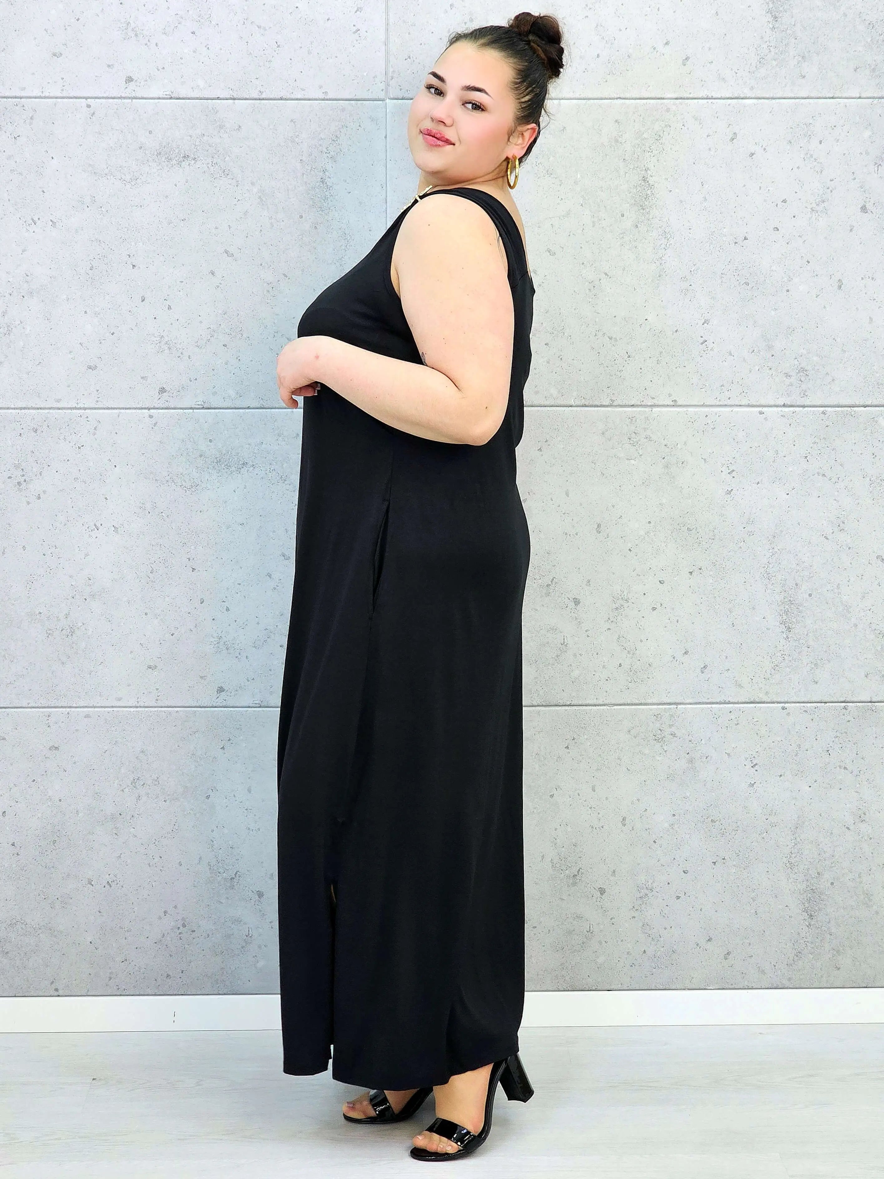 Sukienka plus size – wygodny fason podkreślający kobiecą sylwetkę XXL Stylowa XL