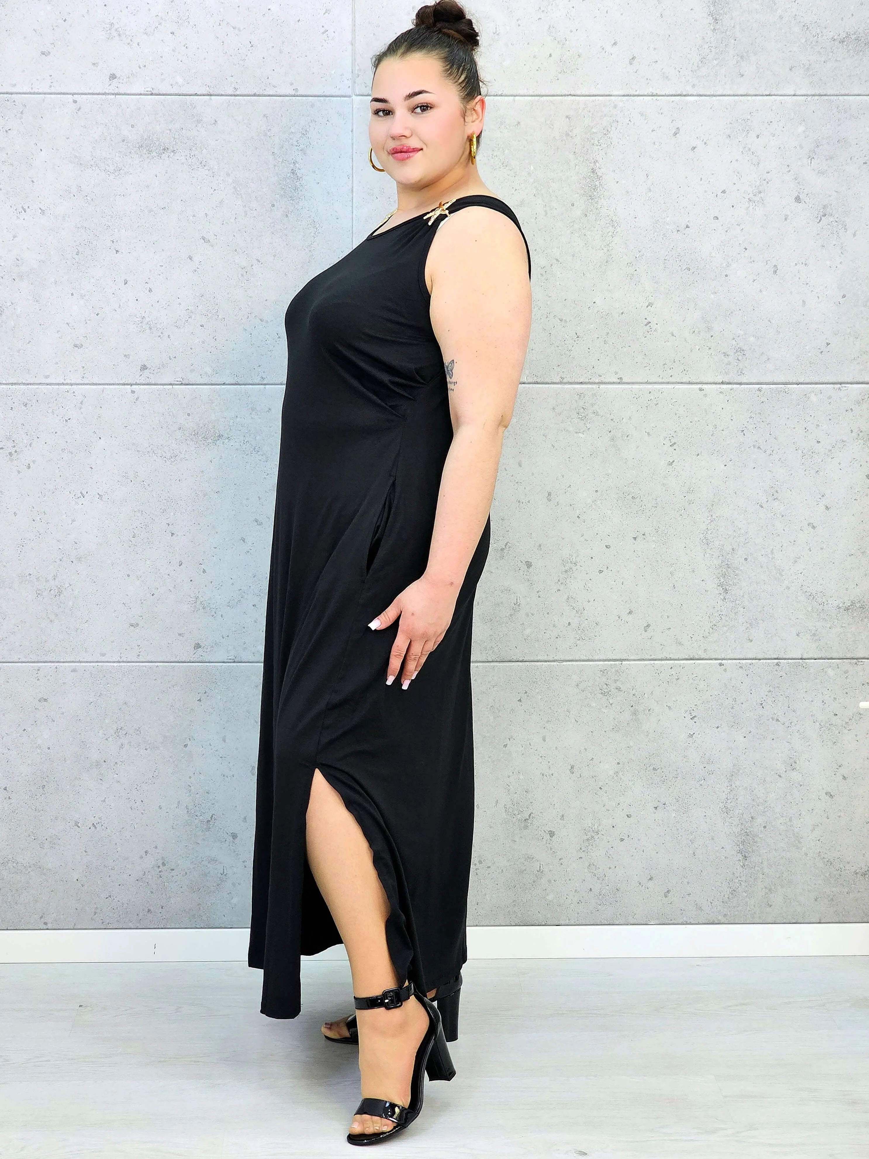 Sukienka plus size – wygodny fason podkreślający kobiecą sylwetkę XXL Stylowa XL